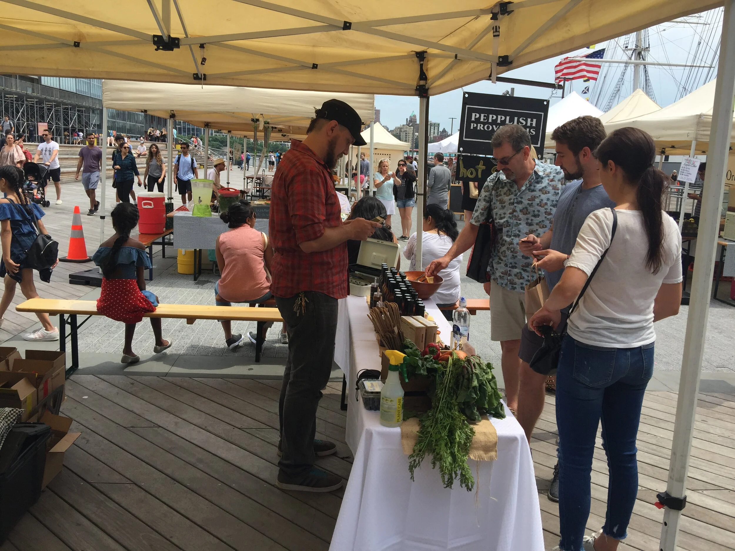 SUNDAY OUTDOOR MARKET
