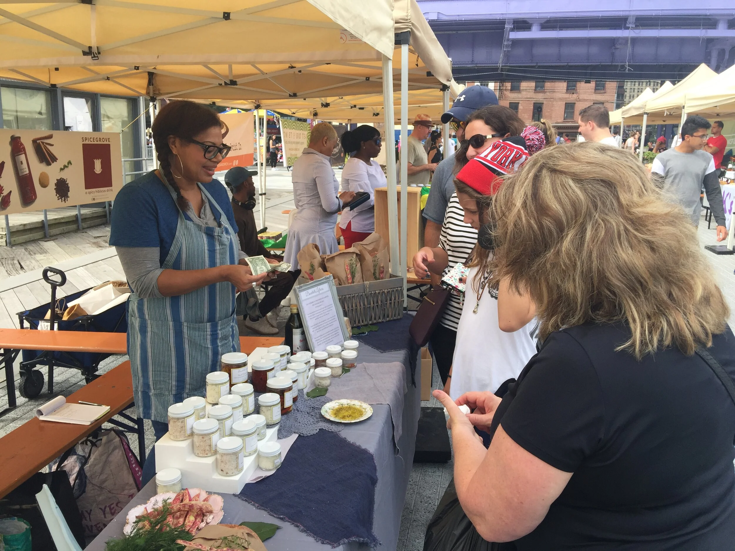 SUNDAY OUTDOOR MARKET