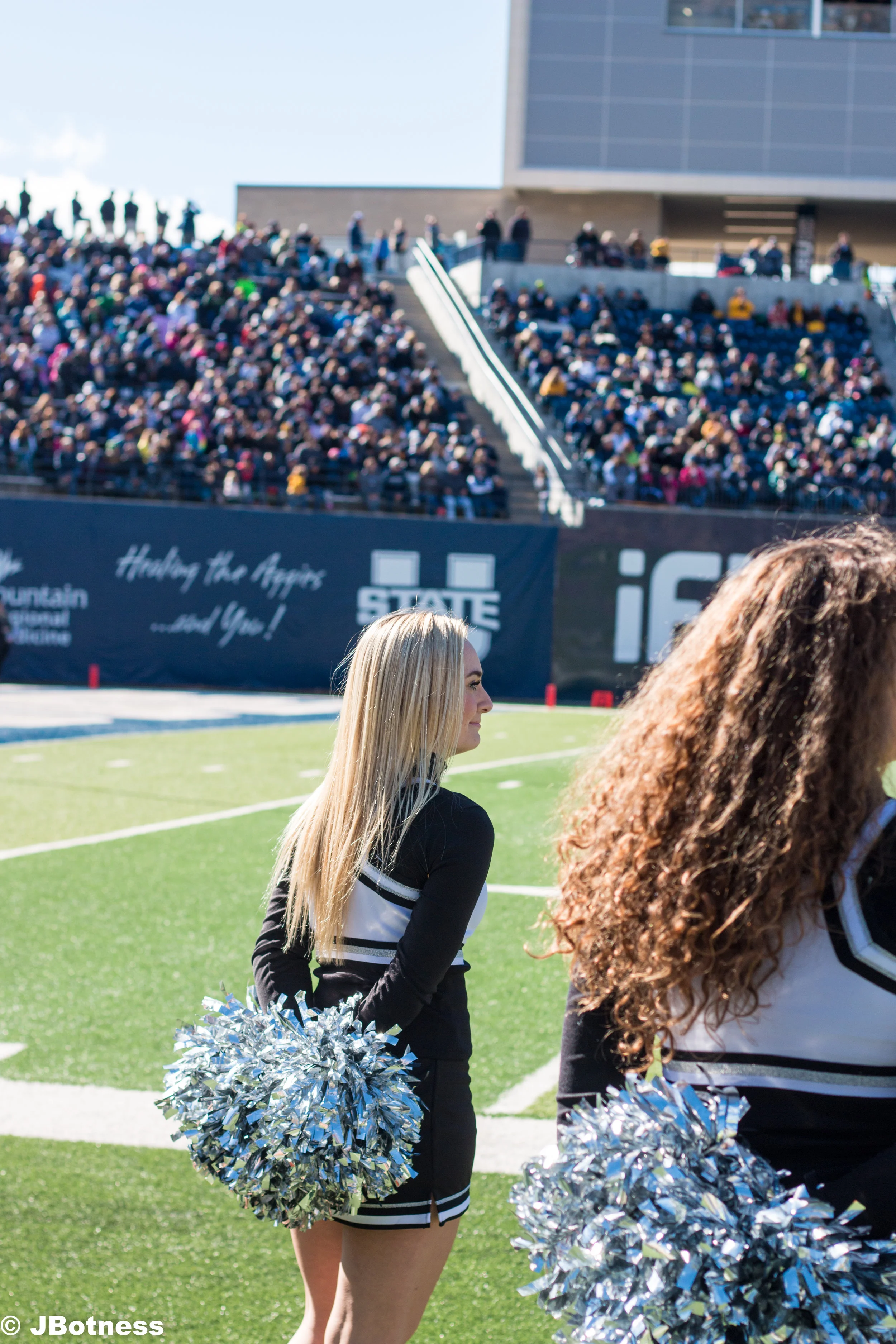 10_14_17_FB_USUvsWyoming_HC (2 of 16).jpg