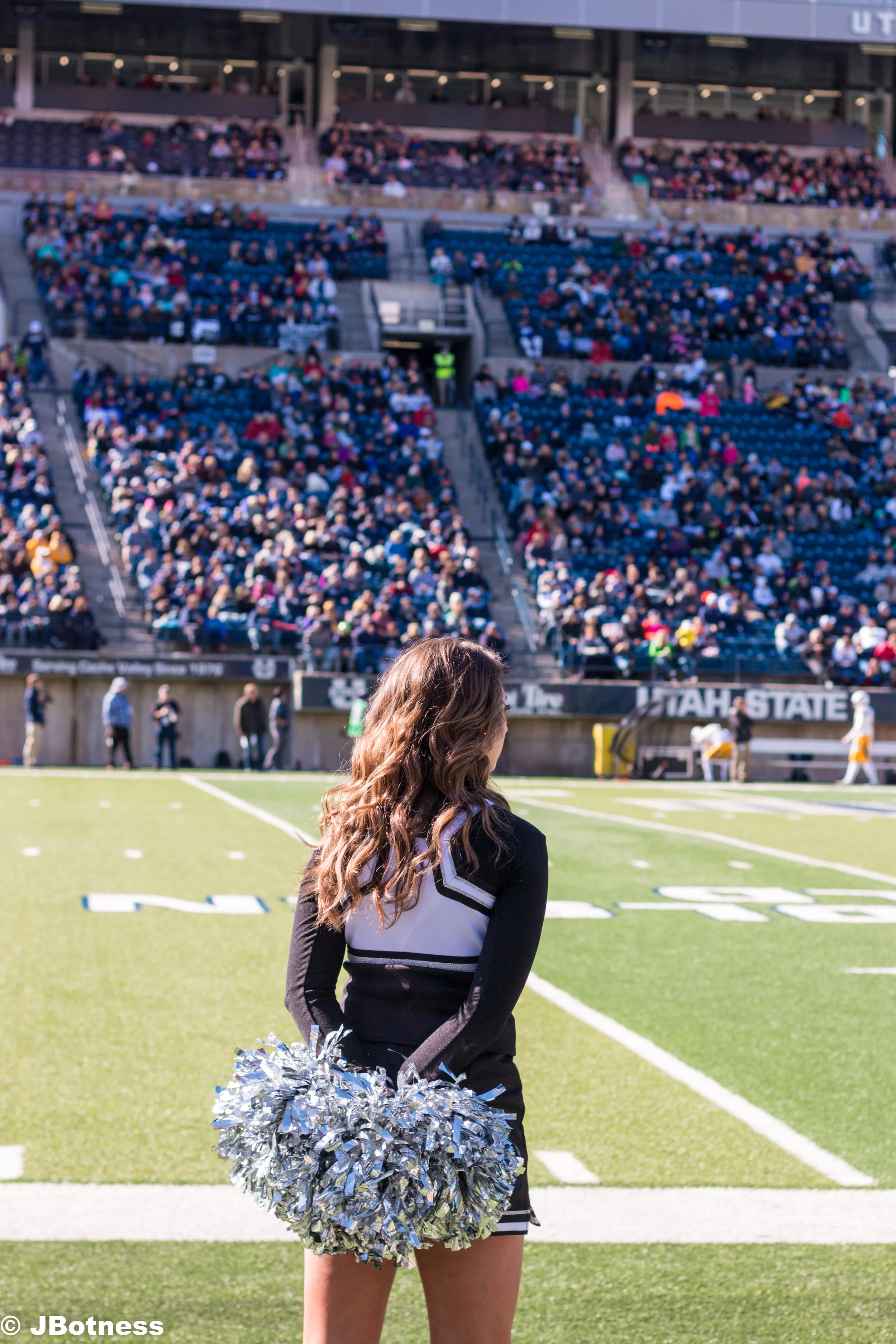 10_14_17_FB_USUvsWyoming_HC (3 of 16).jpg