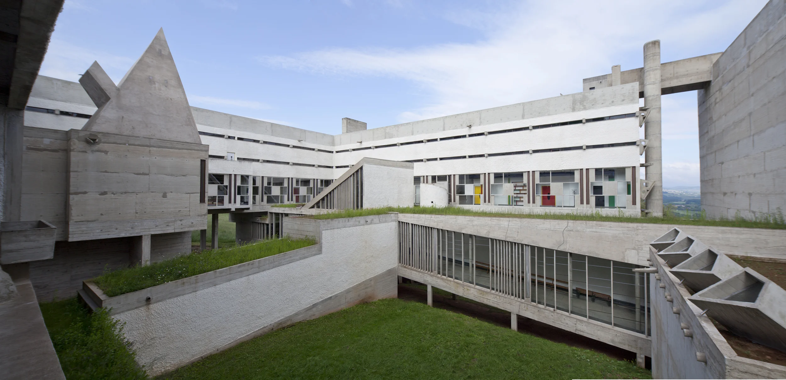 ConventLaTourette_archLeCorbusier_photoMontseZamorano06.jpg