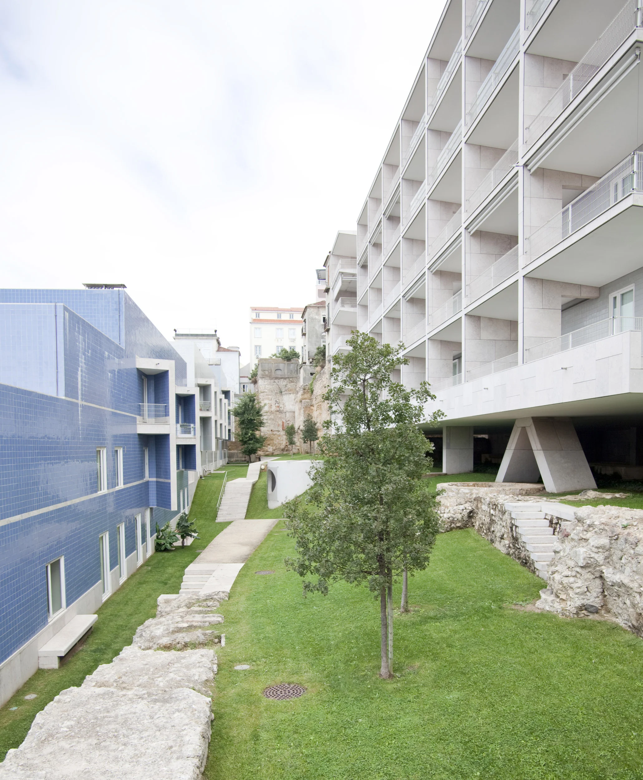 TerracesOfBraganza_archAlvaroSiza_photoMontseZamorano13.jpg