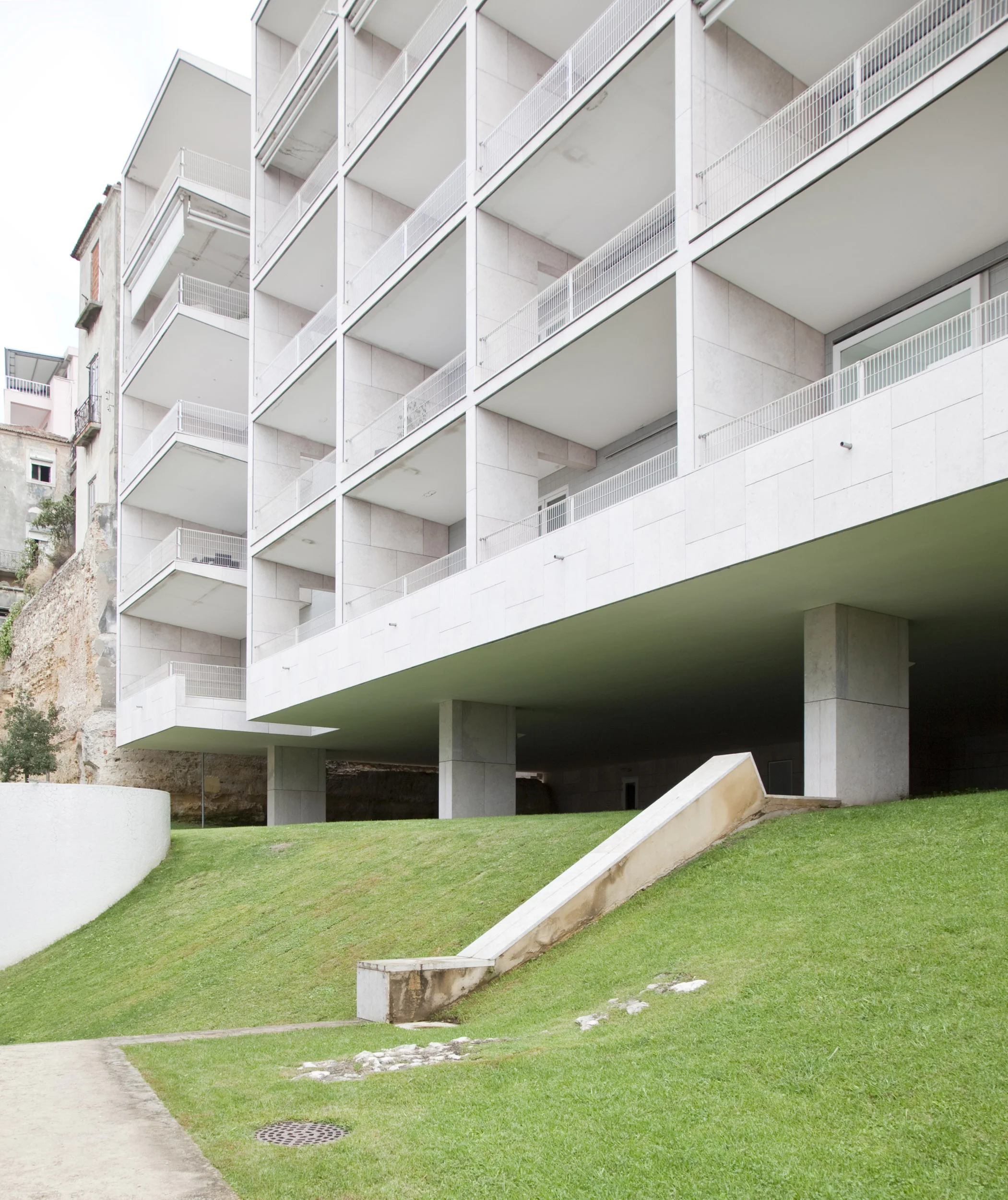 TerracesOfBraganza_archAlvaroSiza_photoMontseZamorano11.jpg