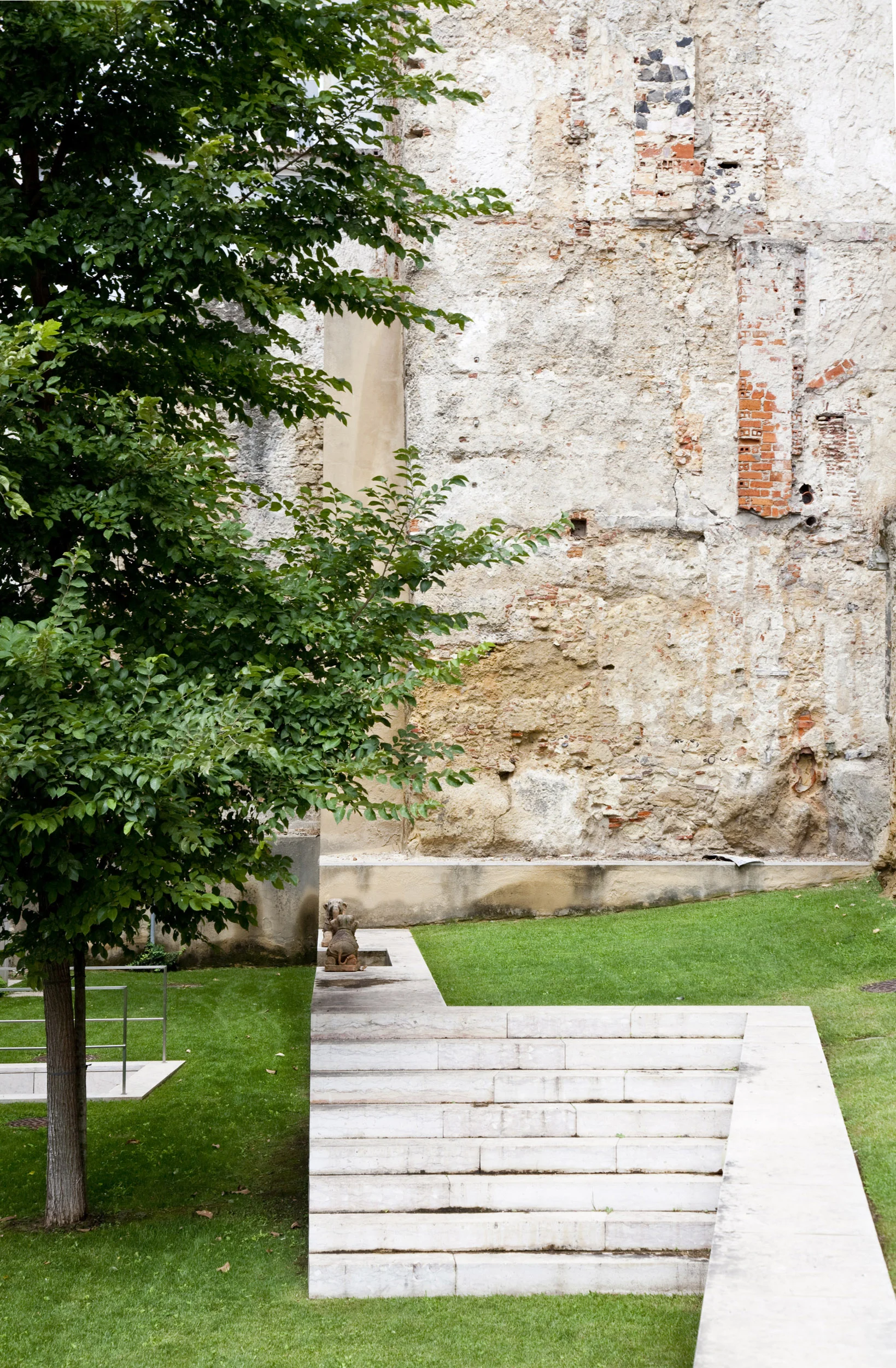TerracesOfBraganza_archAlvaroSiza_photoMontseZamorano08.jpg