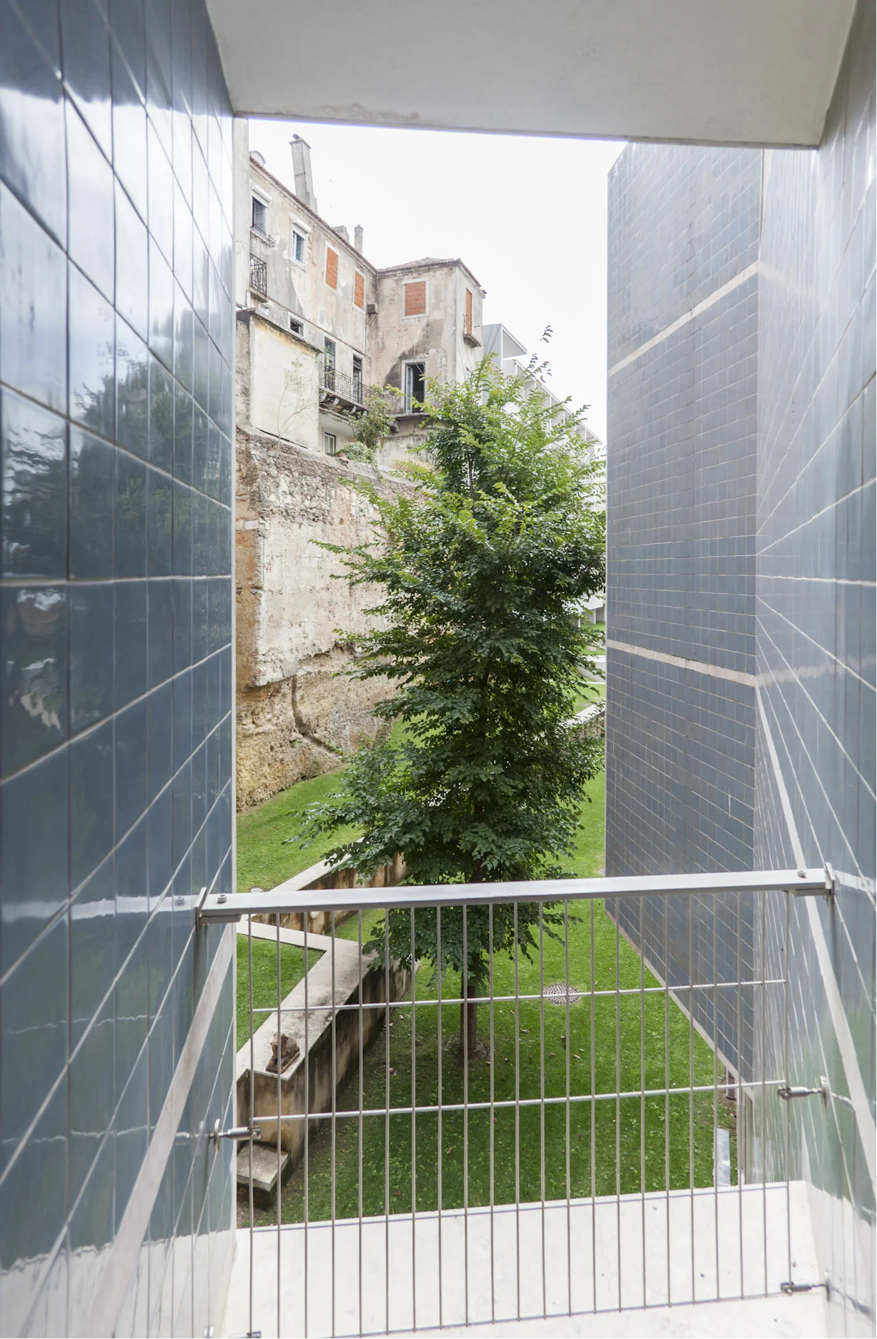 TerracesOfBraganza_archAlvaroSiza_photoMontseZamorano04.jpg