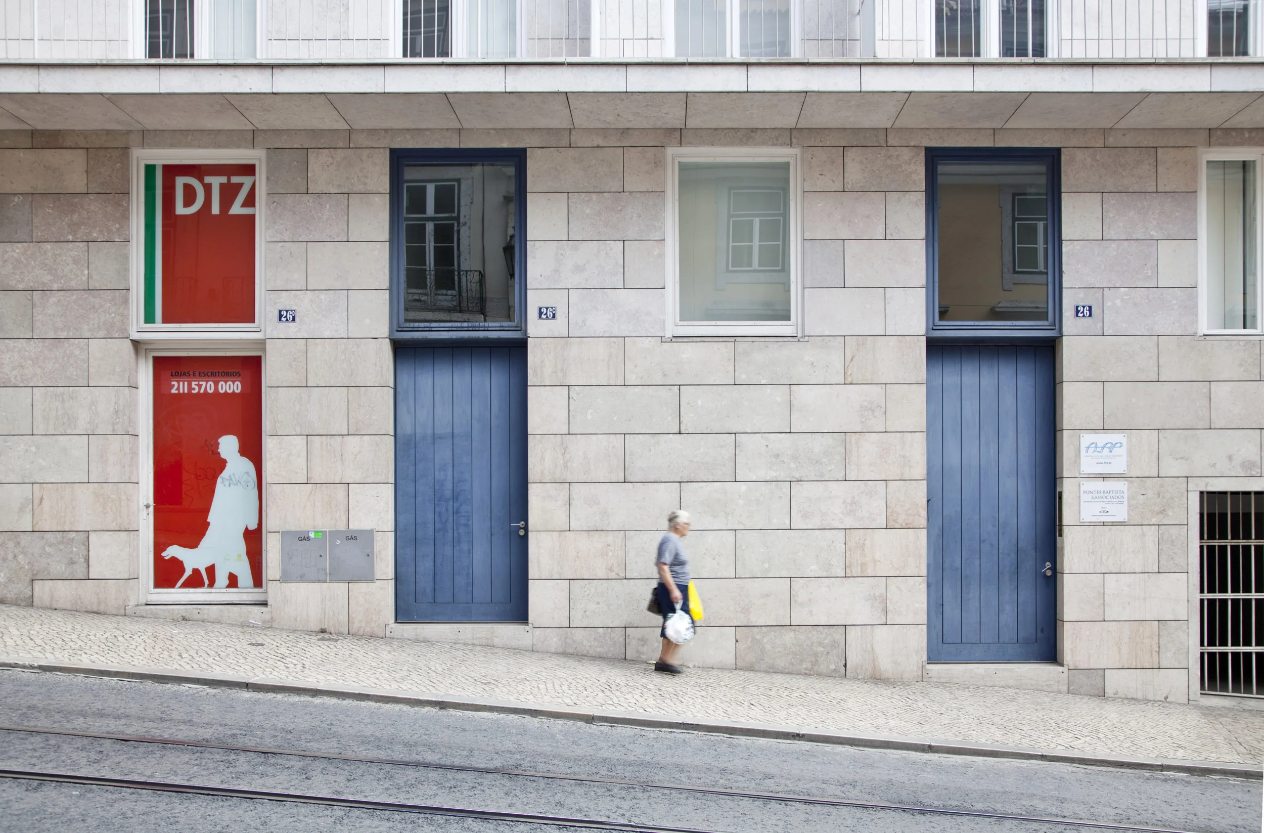 TerracesOfBraganza_archAlvaroSiza_photoMontseZamorano01.jpg