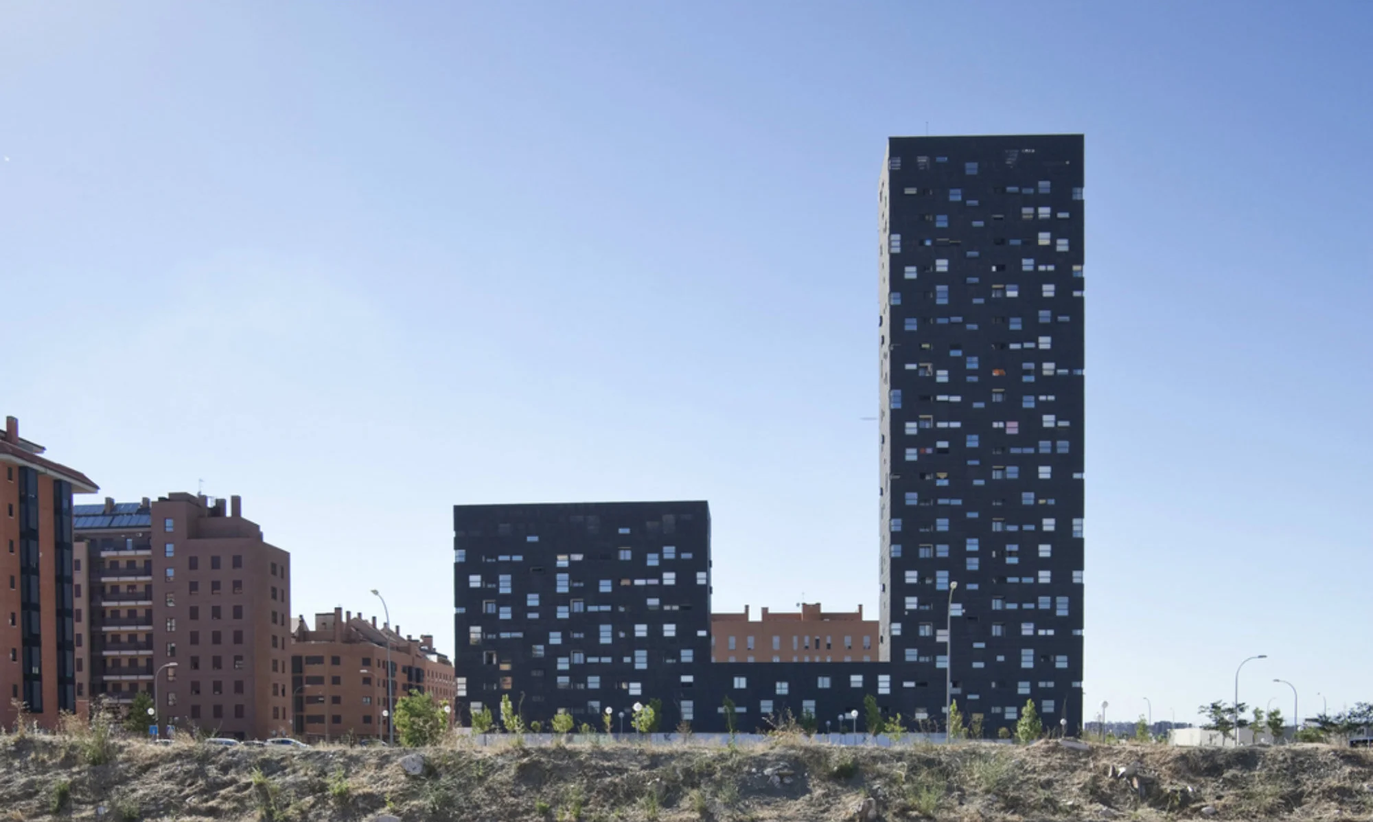 132SocialHousingBlock_archEstudioEntresitio_photoMontseZamorano03.jpg
