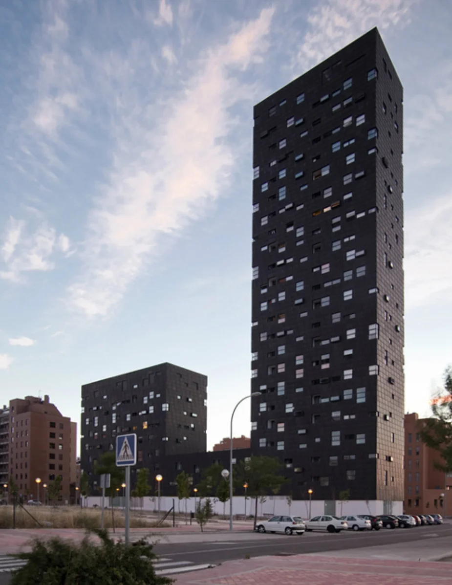 132SocialHousingBlock_archEstudioEntresitio_photoMontseZamorano01.jpg