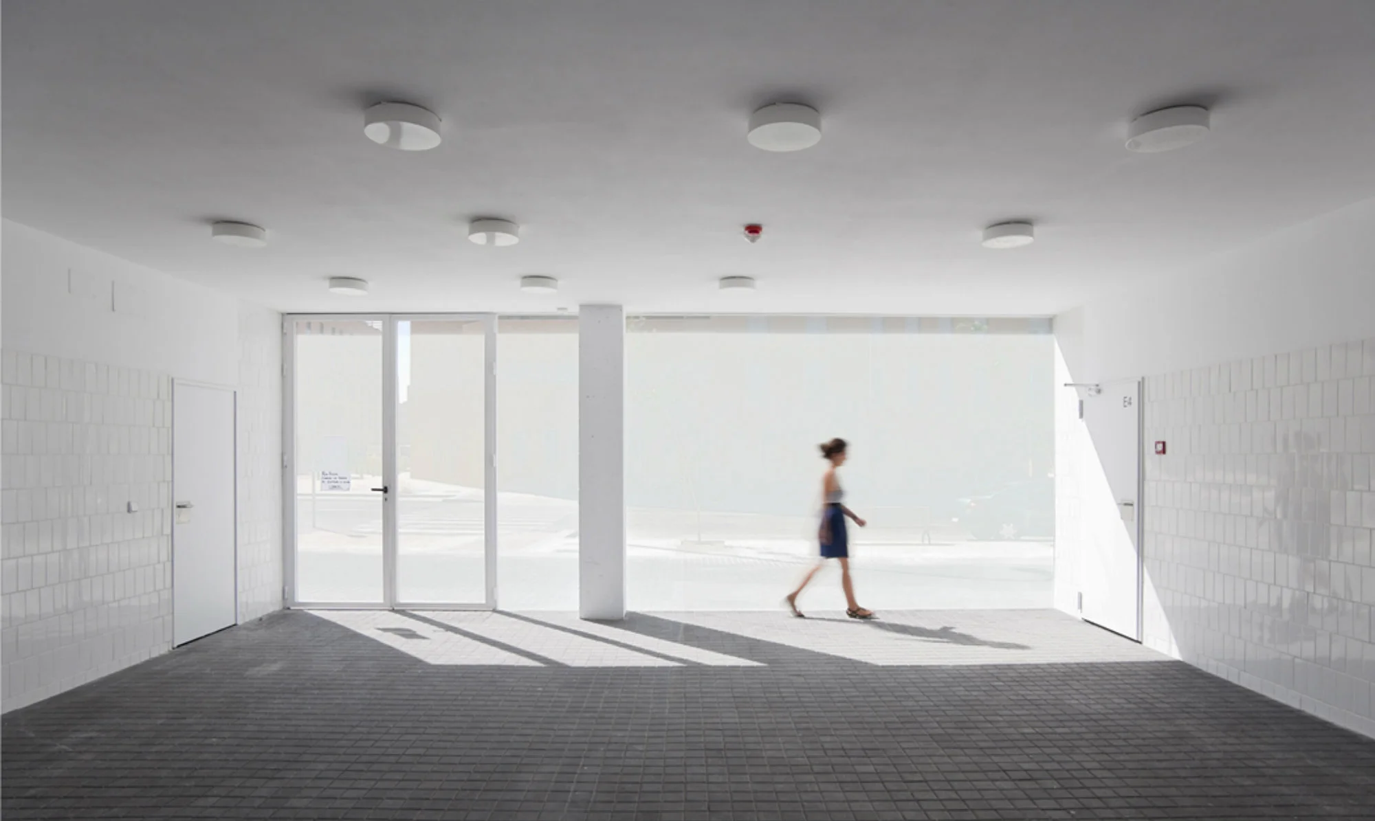 132SocialHousingBlock_archEstudioEntresitio_photoMontseZamorano00.jpg