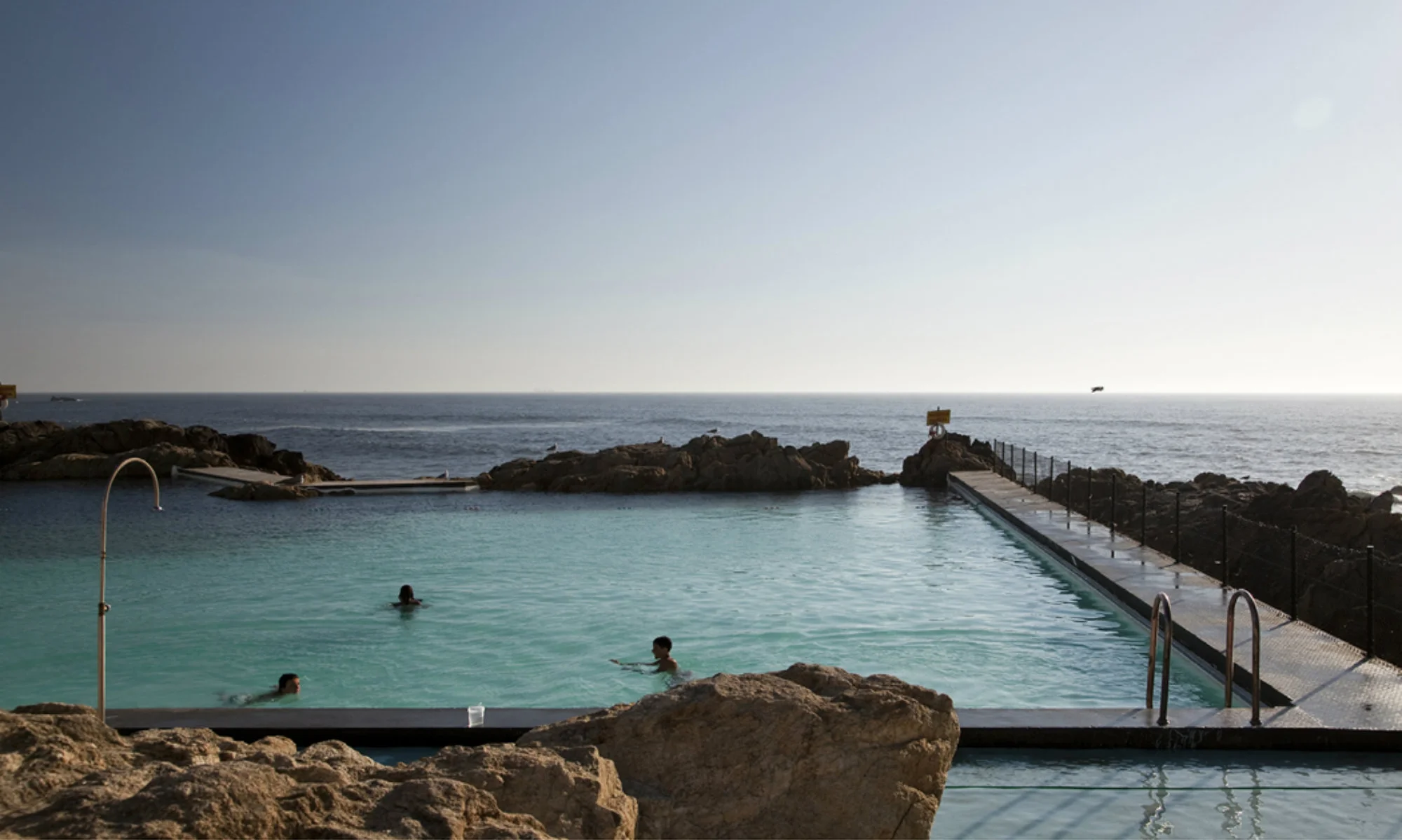 LeçadePalmeiraPools_archAlvaroSiza_photoMontseZamorano08.jpg