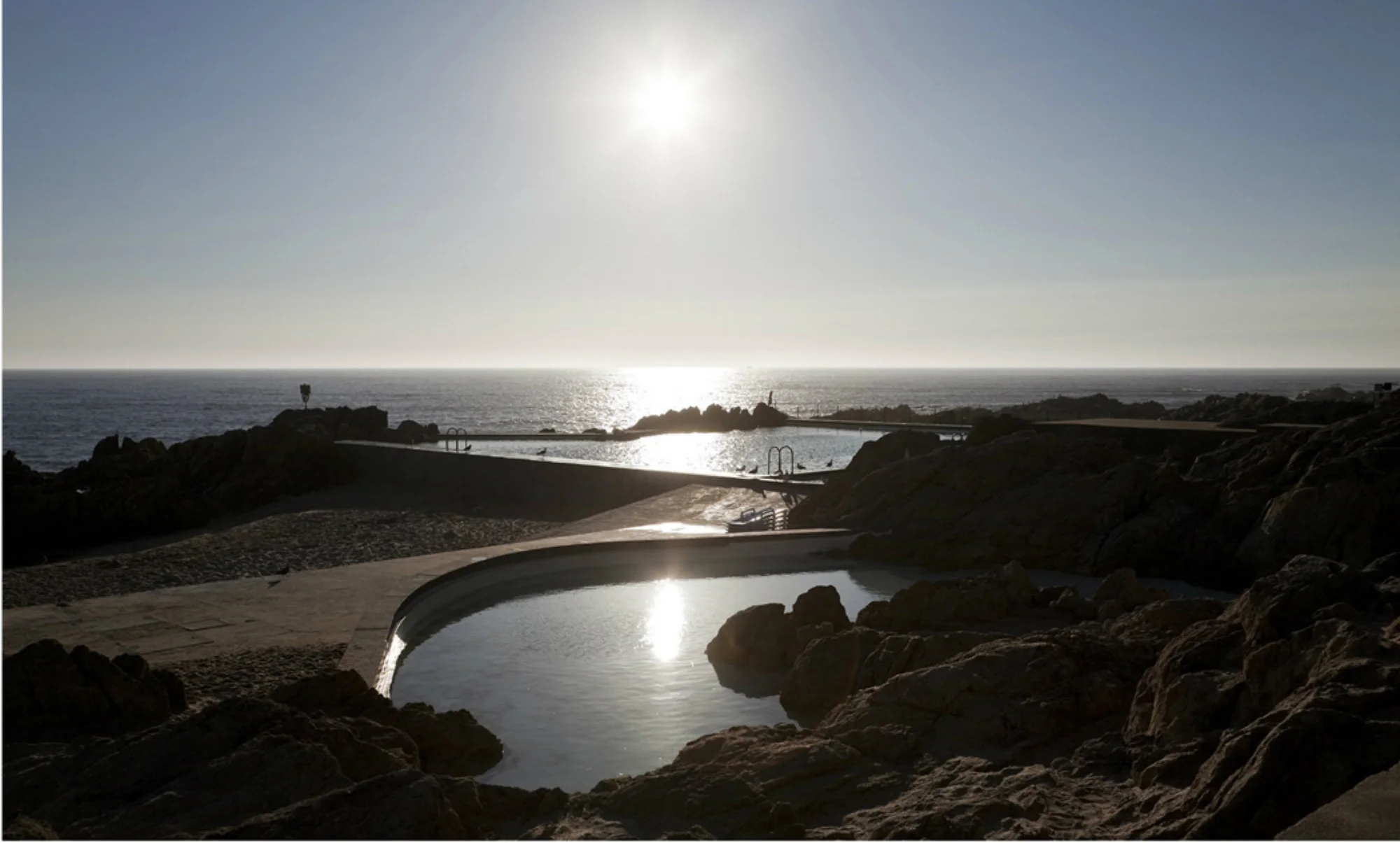 LeçadePalmeiraPools_archAlvaroSiza_photoMontseZamorano06.jpg