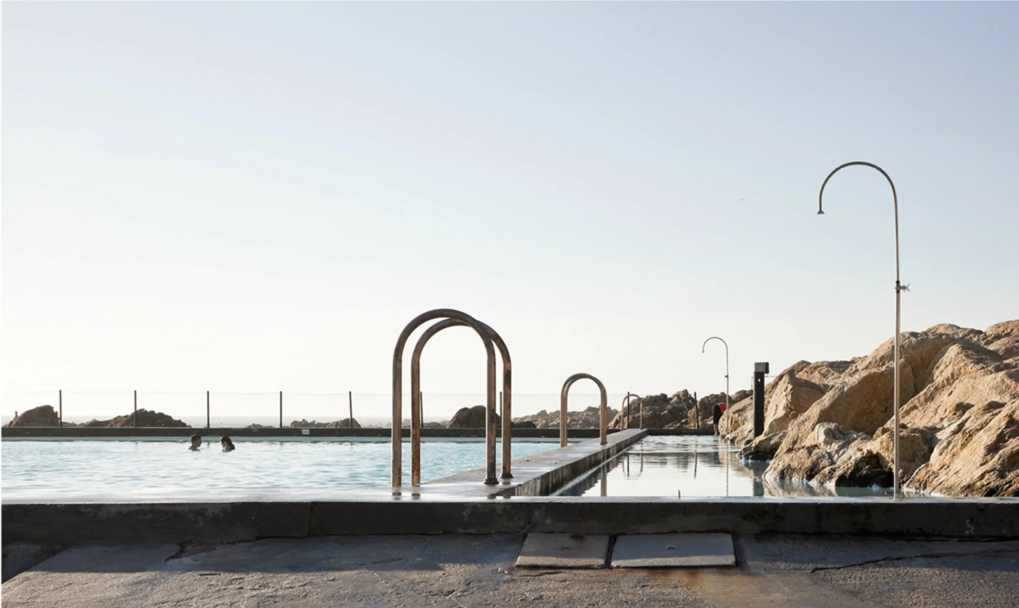 LeçadePalmeiraPools_archAlvaroSiza_photoMontseZamorano02.jpg