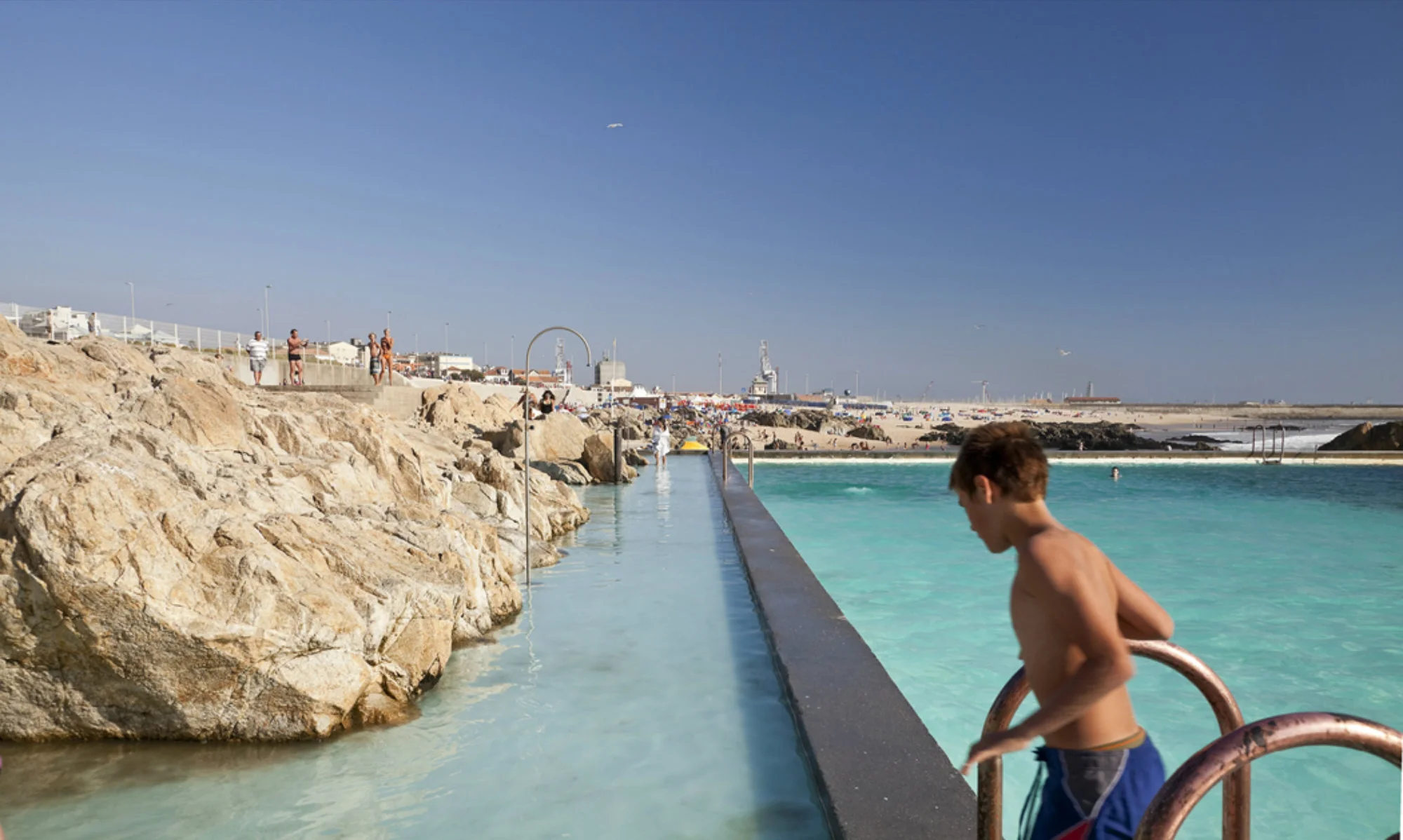 LeçadePalmeiraPools_archAlvaroSiza_photoMontseZamorano01.jpg