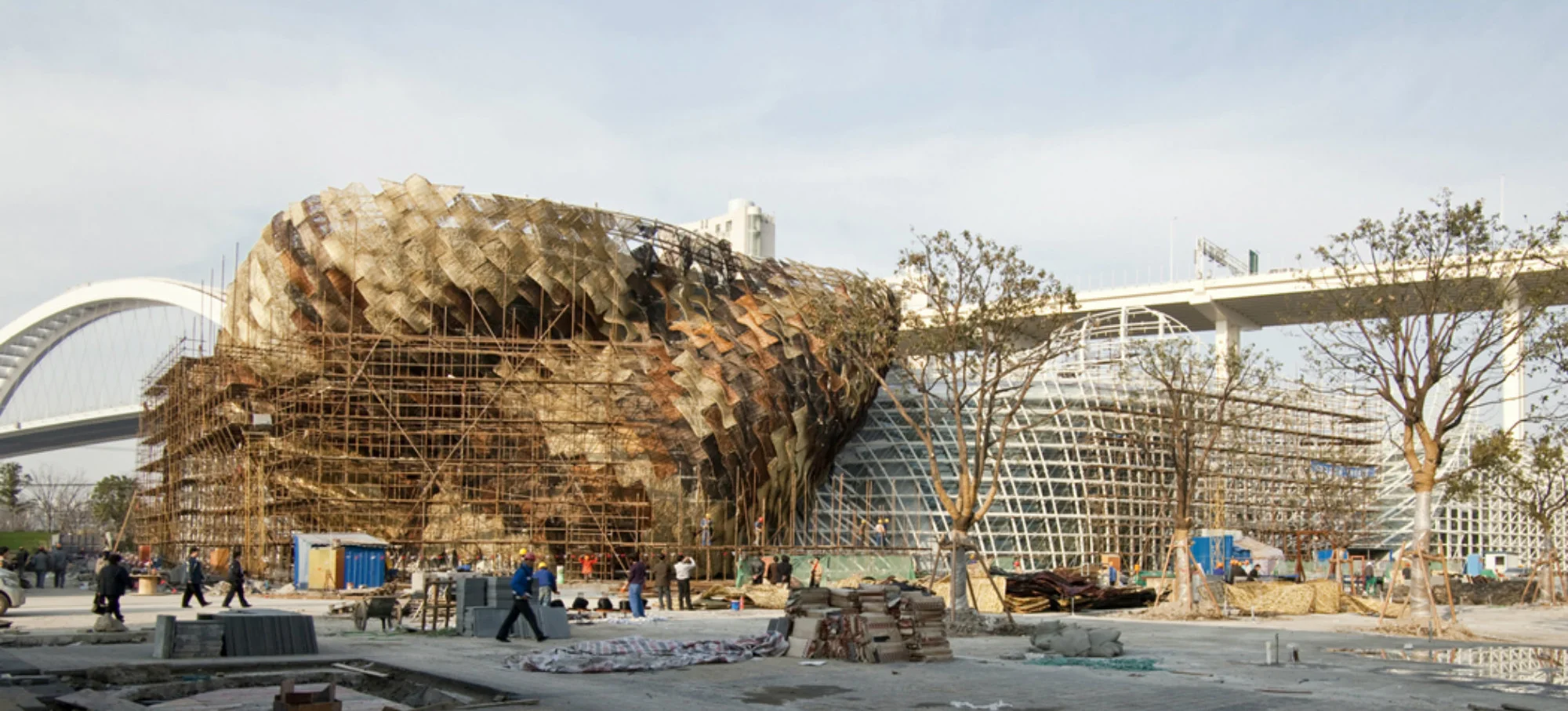 SpainExpoShanghaiPavillionConstruction_archEMBT_photoMontseZamorano04.jpg