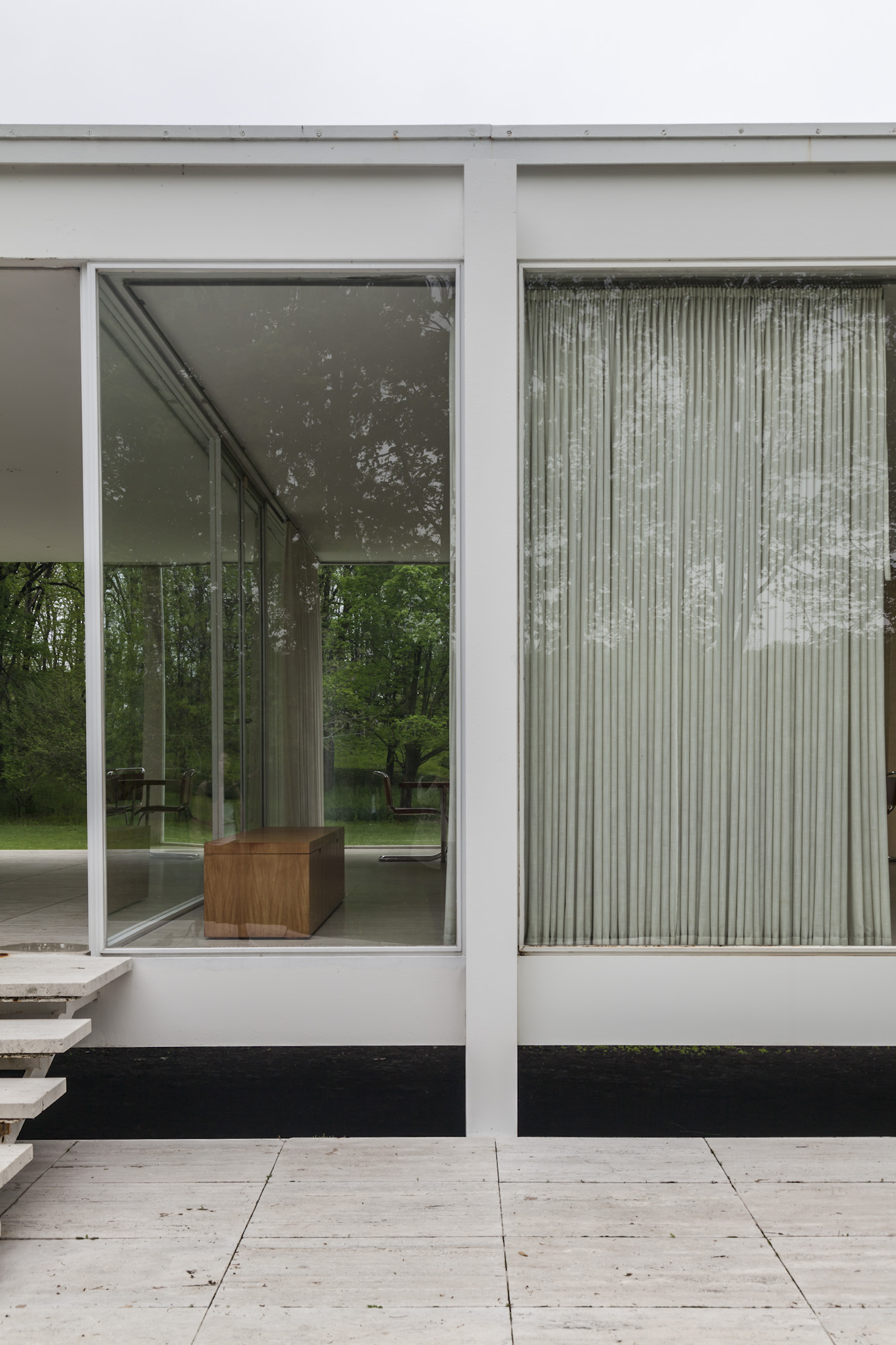 FarnsworthHouse_archMiesVanDerRohe_photoMontseZamorano0914.jpg