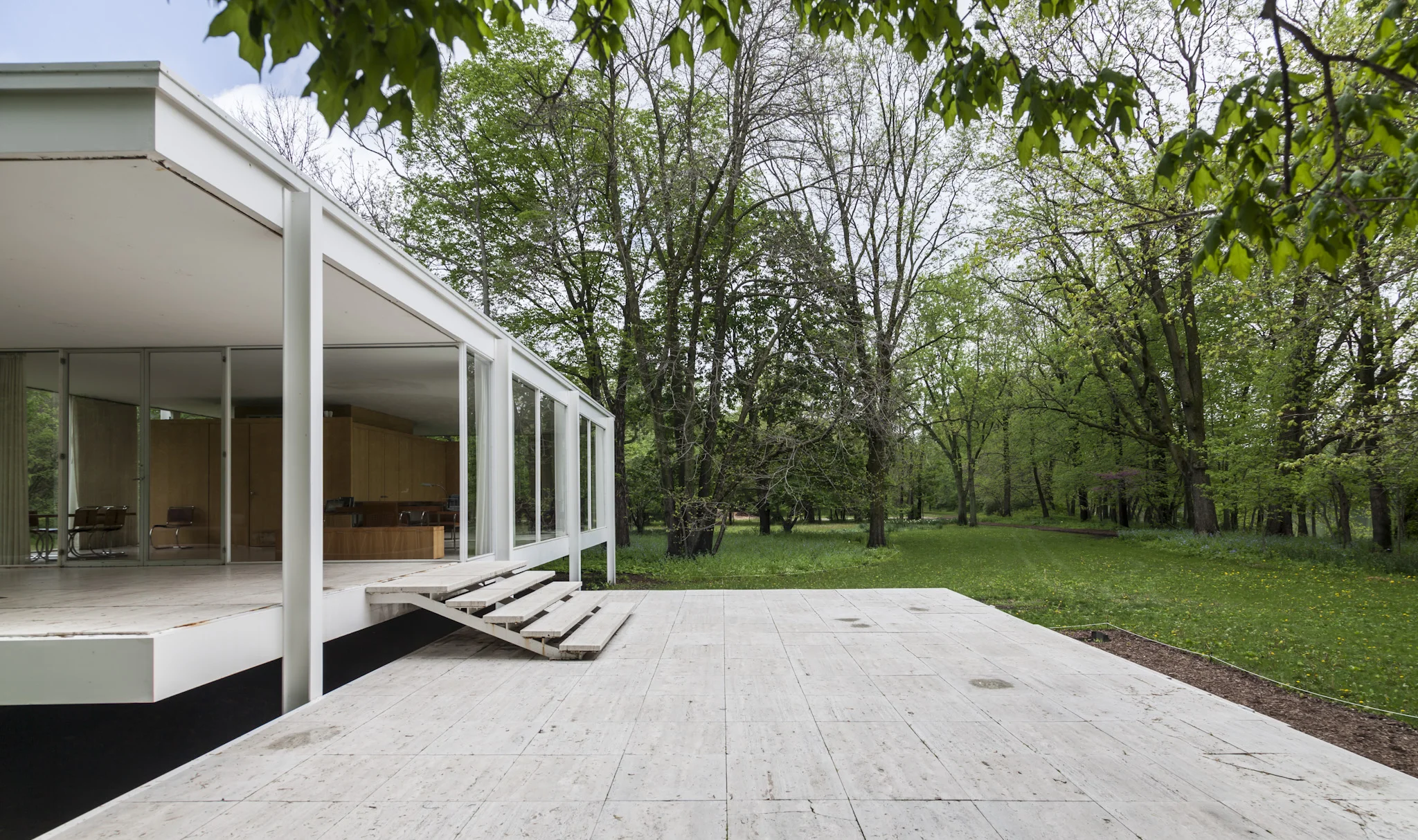 FarnsworthHouse_archMiesVanDerRohe_photoMontseZamorano0907.jpg
