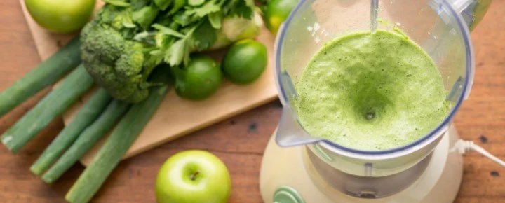 chlorophyll_packed_smoothie-720x290.jpg