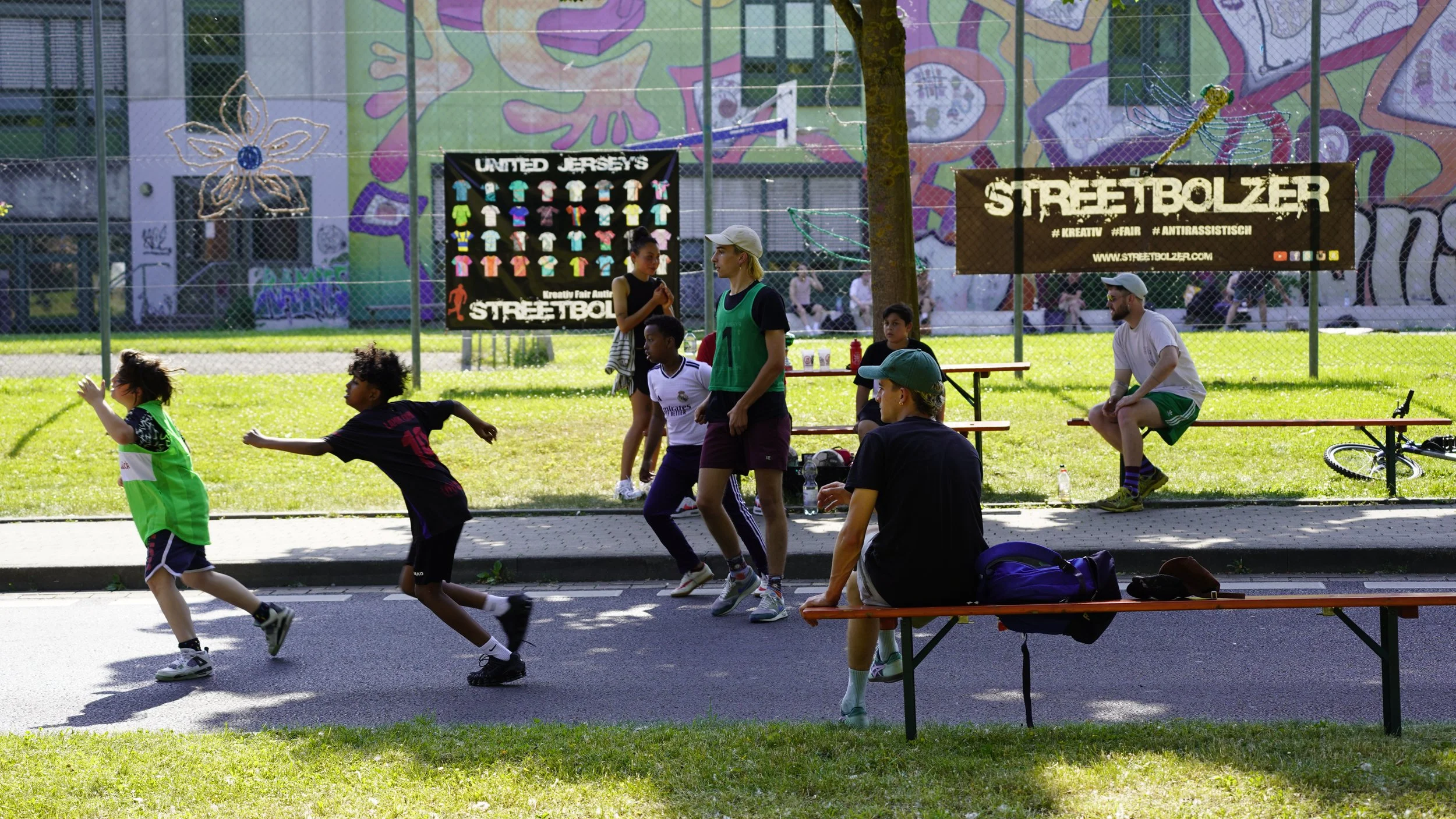 Straßenfußball beim Frühlingsfest des Kulturzentrums Schlachthof