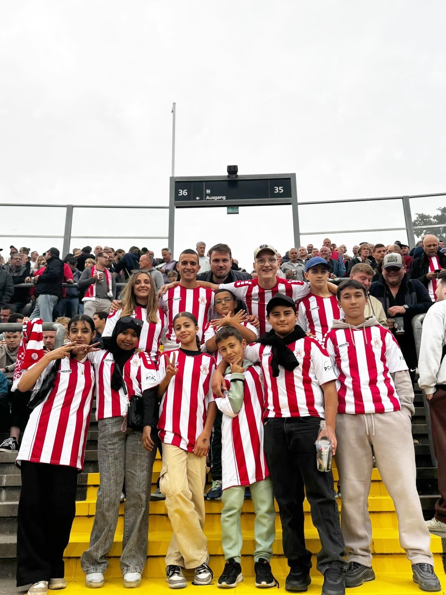 Stadionbesuch mit gesponsorten KSV Trikots