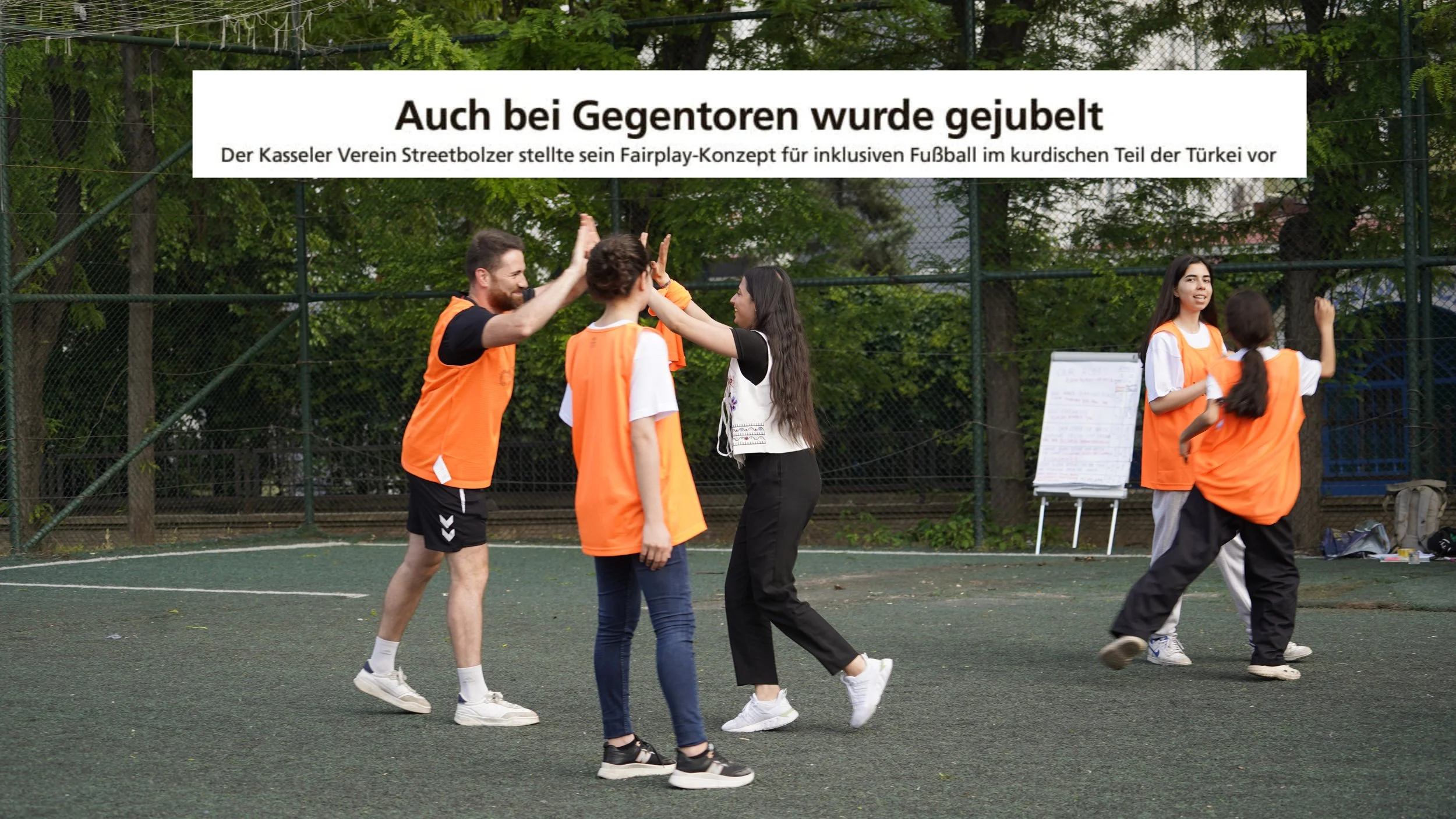 Streetbolzer in der HNA: Fair Play über Grenzen hinweg.