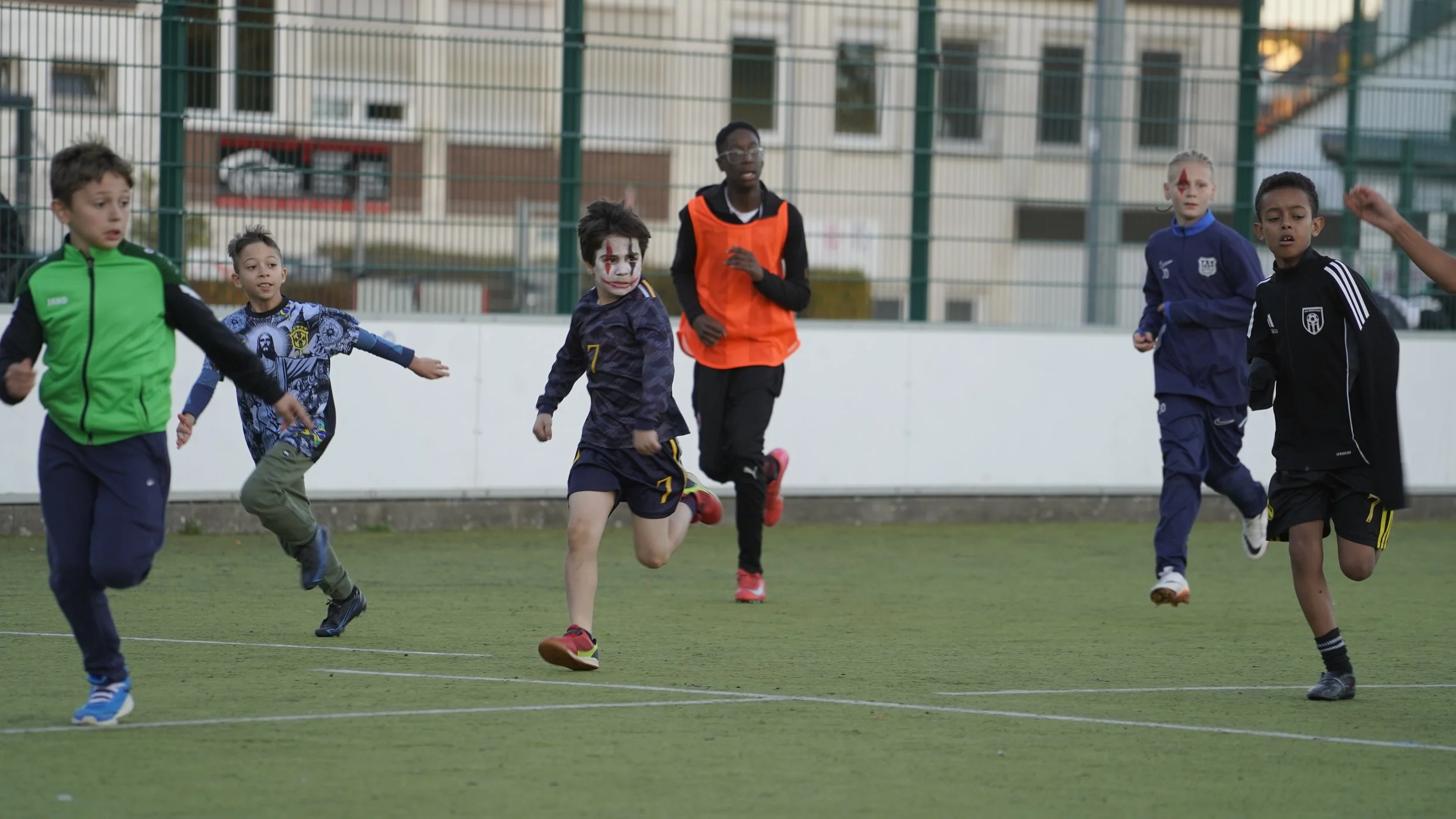 Halloweencup bei Flutlicht – ein sportlicher Abschluss der Streetbolzer Herbstliga!