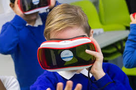Kid trying Google Expedition Ki