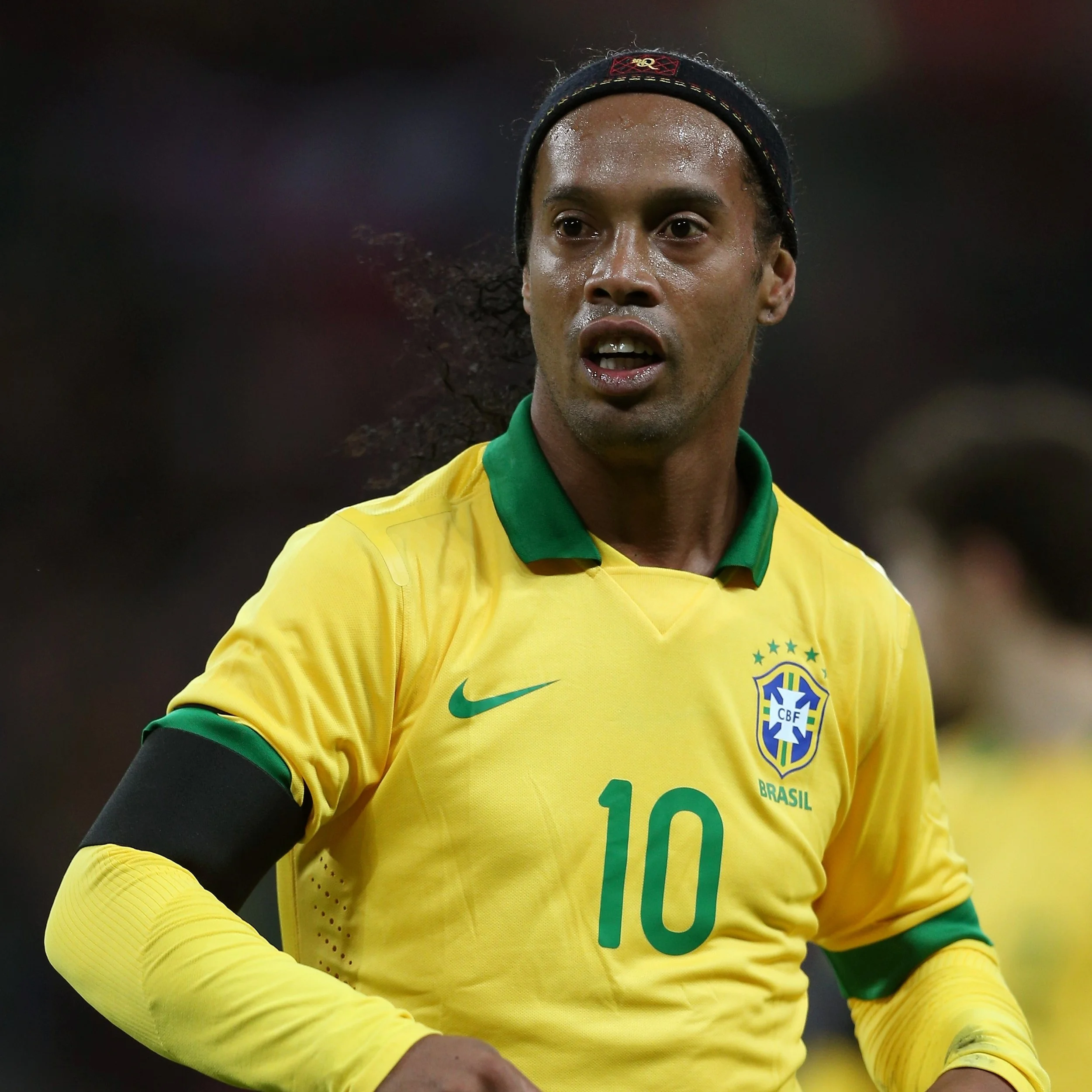 ronaldinho-gaucho-em-jogo-da-selecao-brasileira-em-2013-1613746137375_v2_1x1.jpg