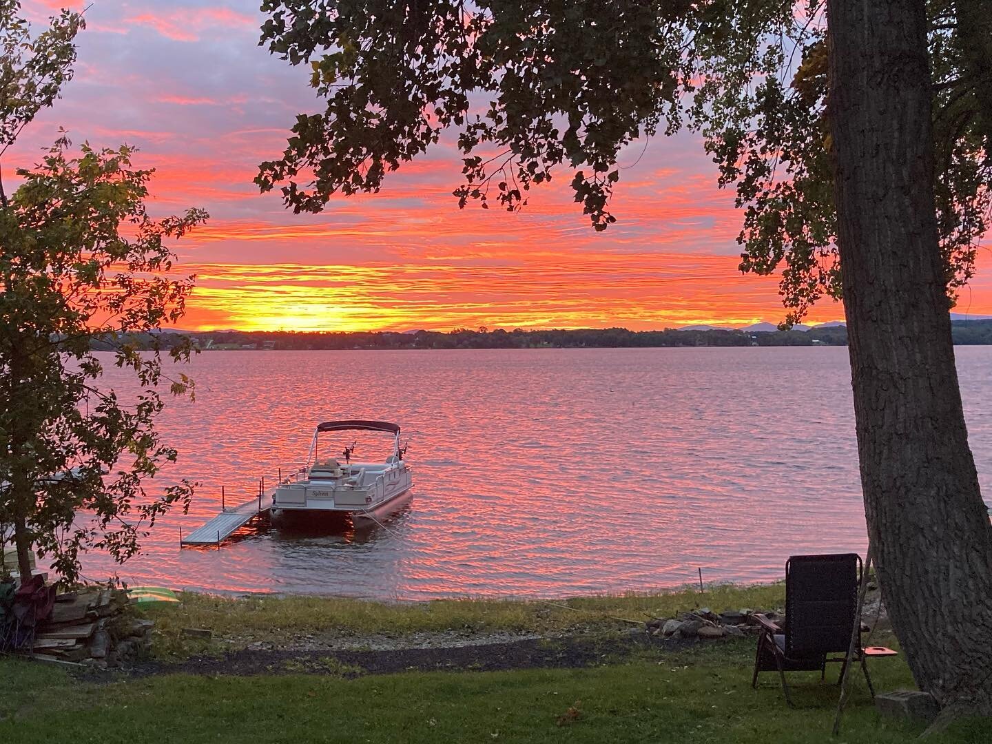 Vermont sunrise over Lake Champlain yesterday morning. Fall is coming. 🍁