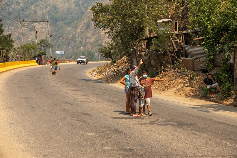  The most vulnerable people--over 60% of Honurans live in poverty--have seen the biggest negative impacts from the Coronavirus lockdown. All over the city people from the poorest neighborhoods have flocked to the street to ask for help. 