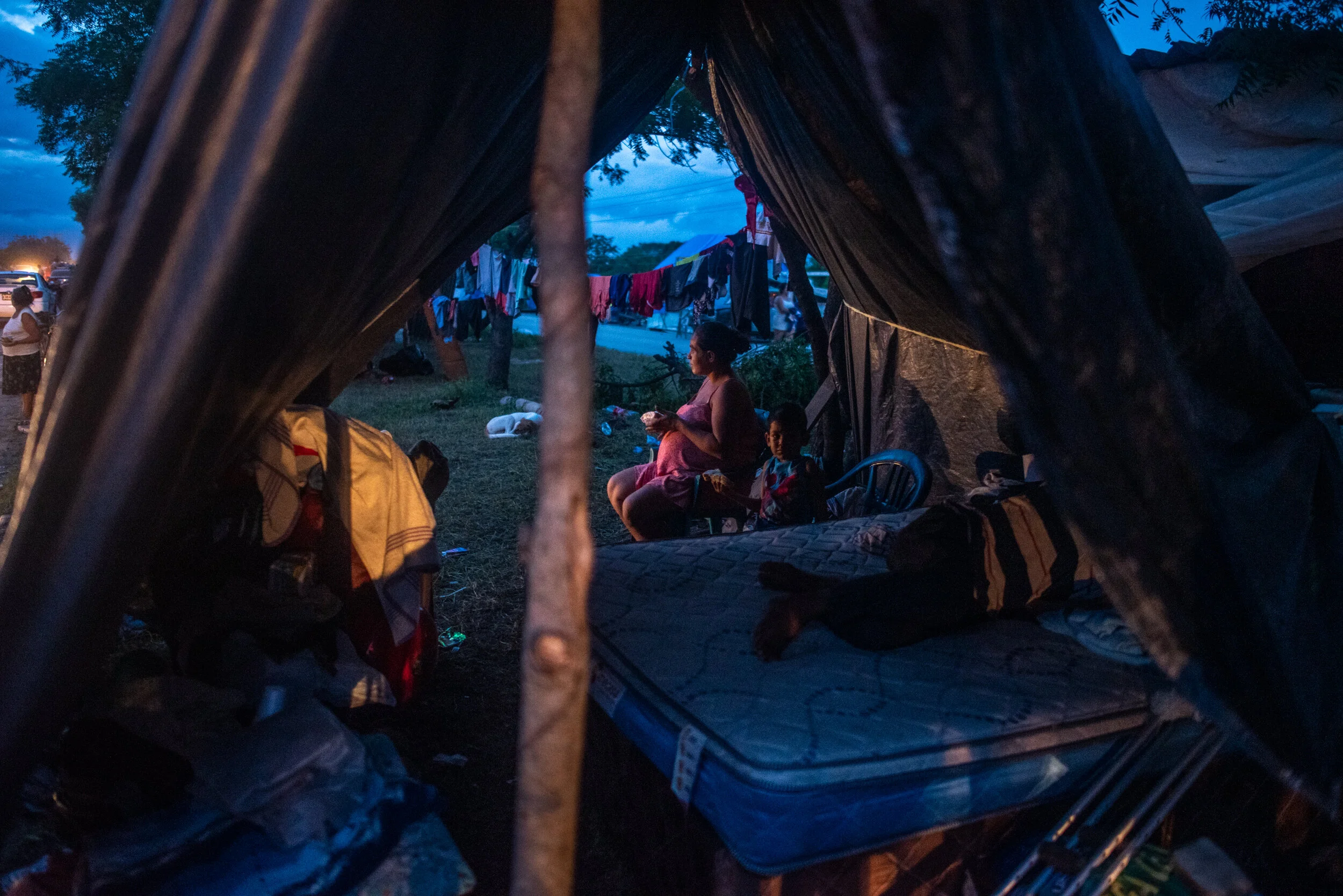  A makeshift refugee camp along the median of a highway in San Pedro Sula, Honduras. In the aftermath of Hurricane Eta, hundreds of thousands of people have been displaced due to flooding. 