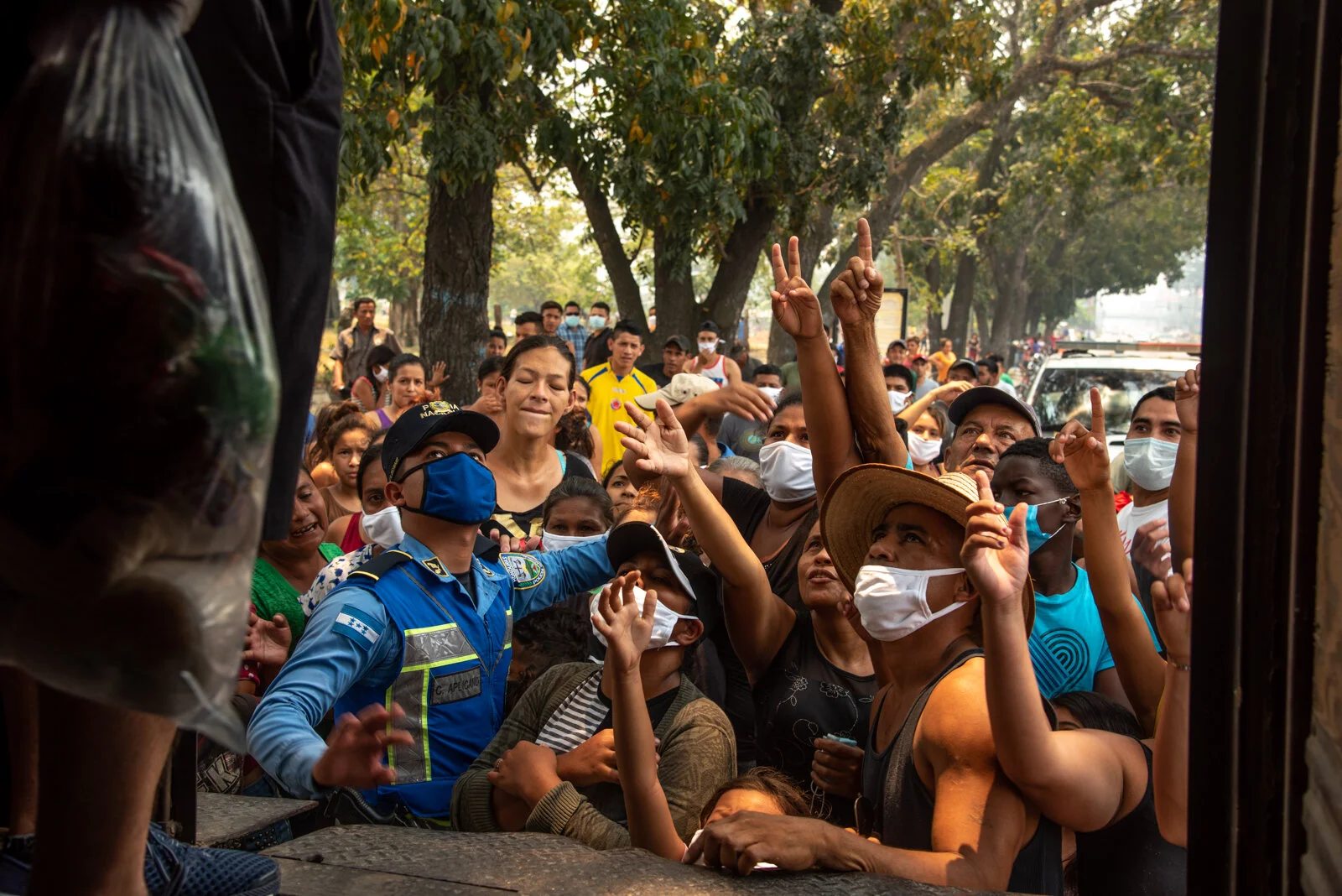  Nearly 20% of people in Honduras live in extreme poverty. During the Coronavirus lockdown the most vulnerable people have seen the biggest negative impacts. All over the city people from the poorest neighborhoods have flocked to the street to ask fo