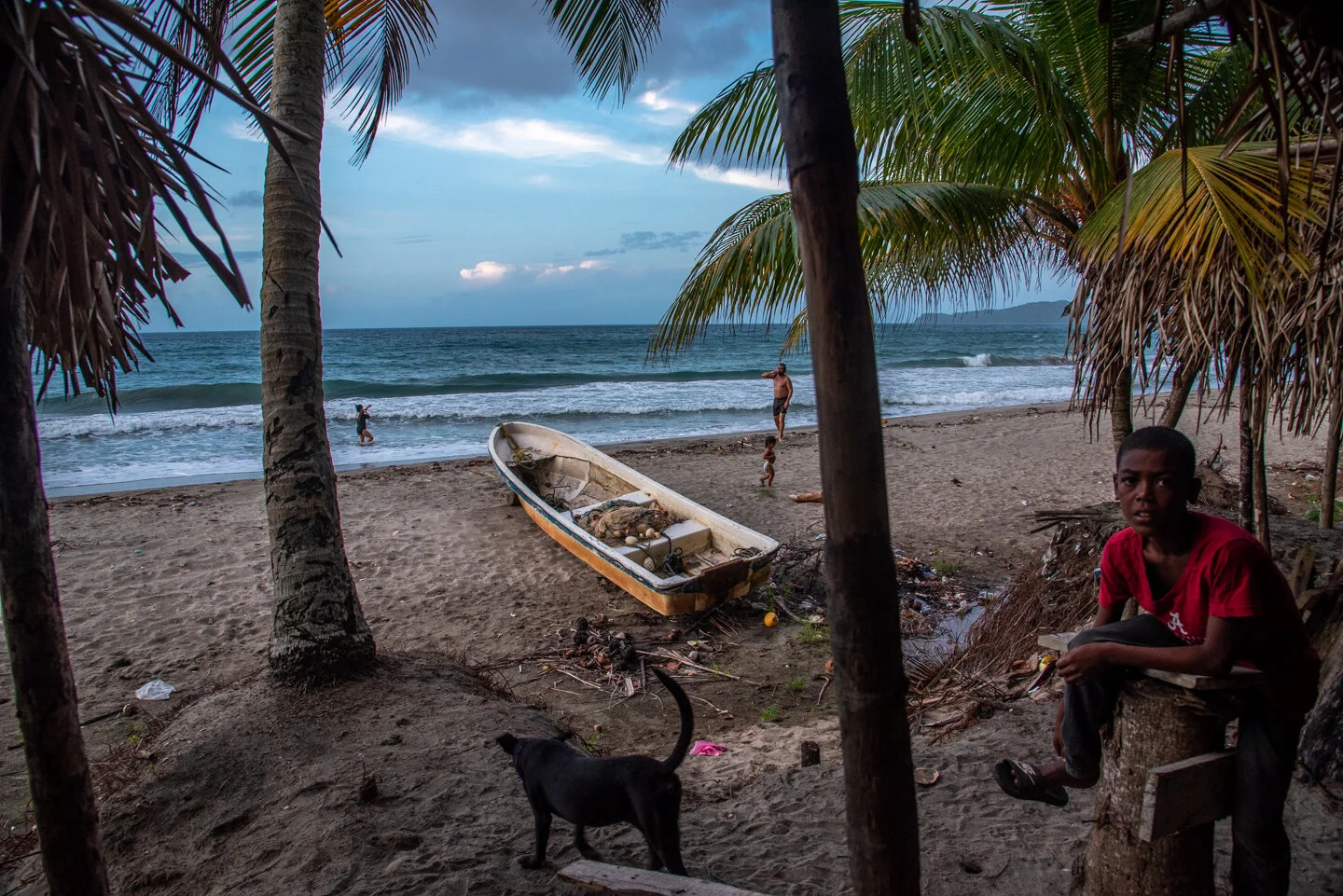  Triunfo de La Cruz is mainly a sustenance fishing village that is also frequented by domestic and international tourists, who can decide to stay at locally owned Garifuna cabins or foreign funded resorts. 