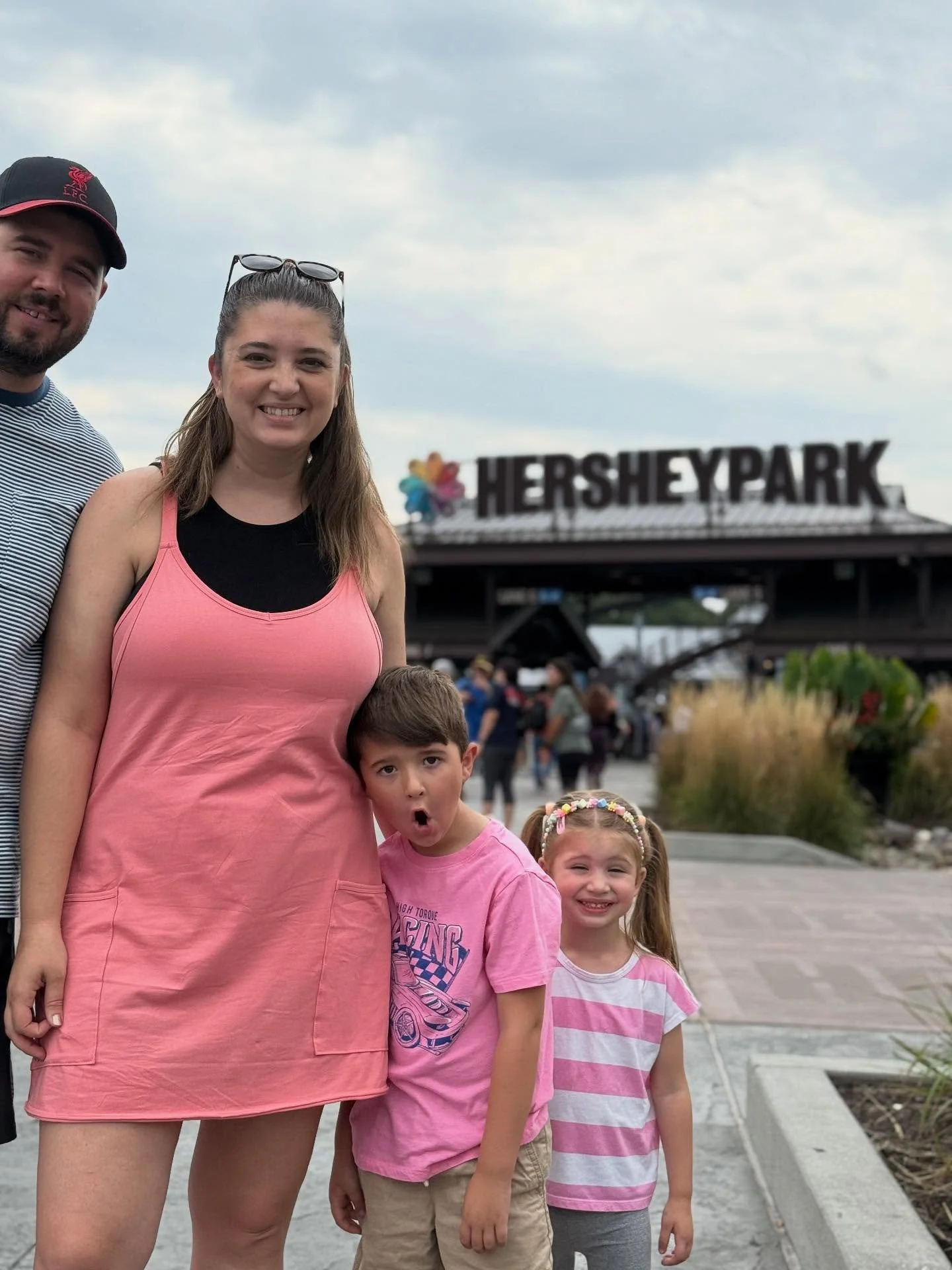 We&rsquo;re all feeling Hersheypark happy today!! 
🥰🍫🎢

#hersheypark #amusementpark #weekendvibes