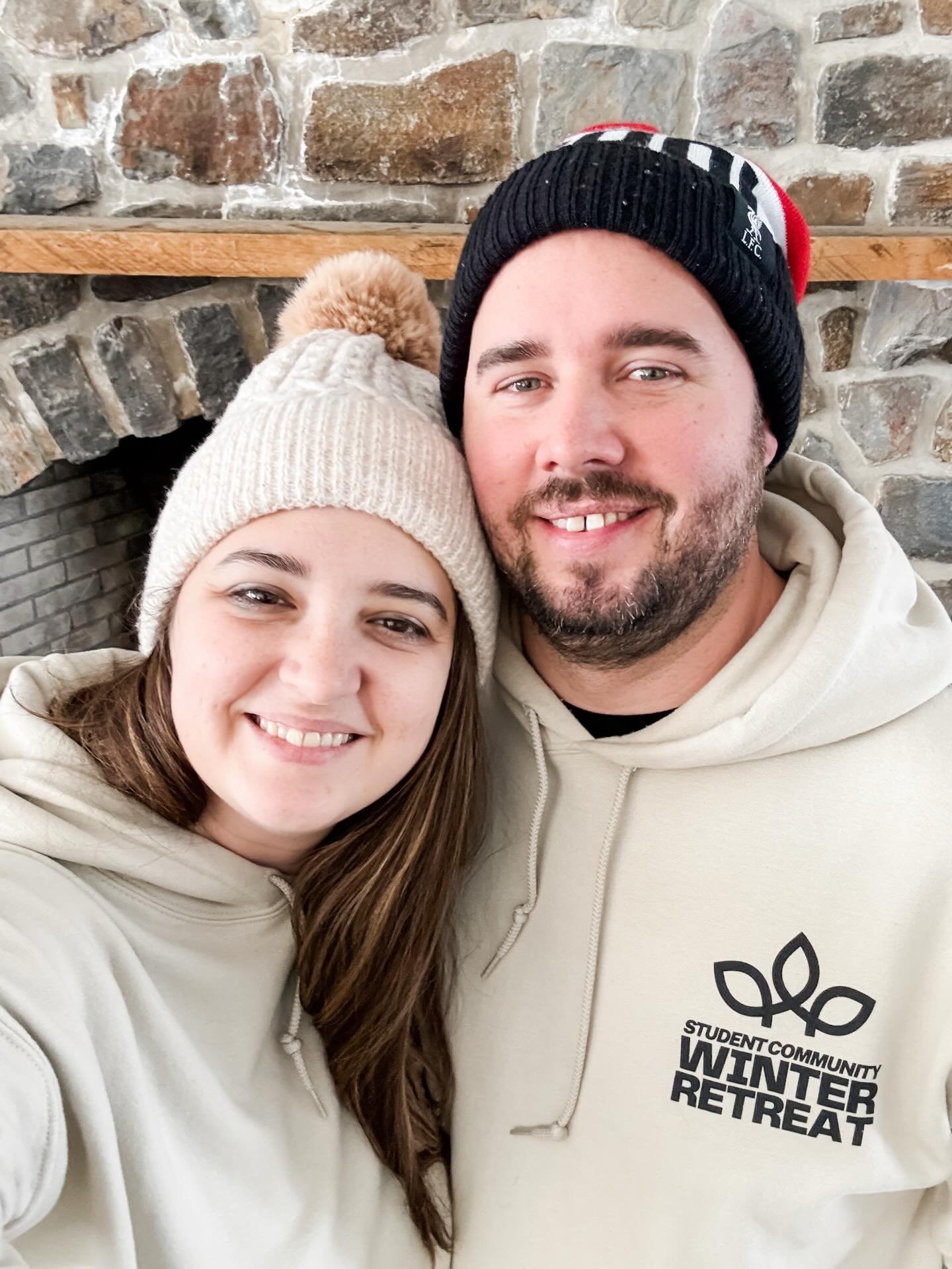 late nights, tired eyes, full hearts&hellip; 🤍
love doing ministry with this man. 
love watching him lead &amp; love on these students &amp; leaders. 

@ericgregorysa @the_student_community 
#youthgroup #winterretreat