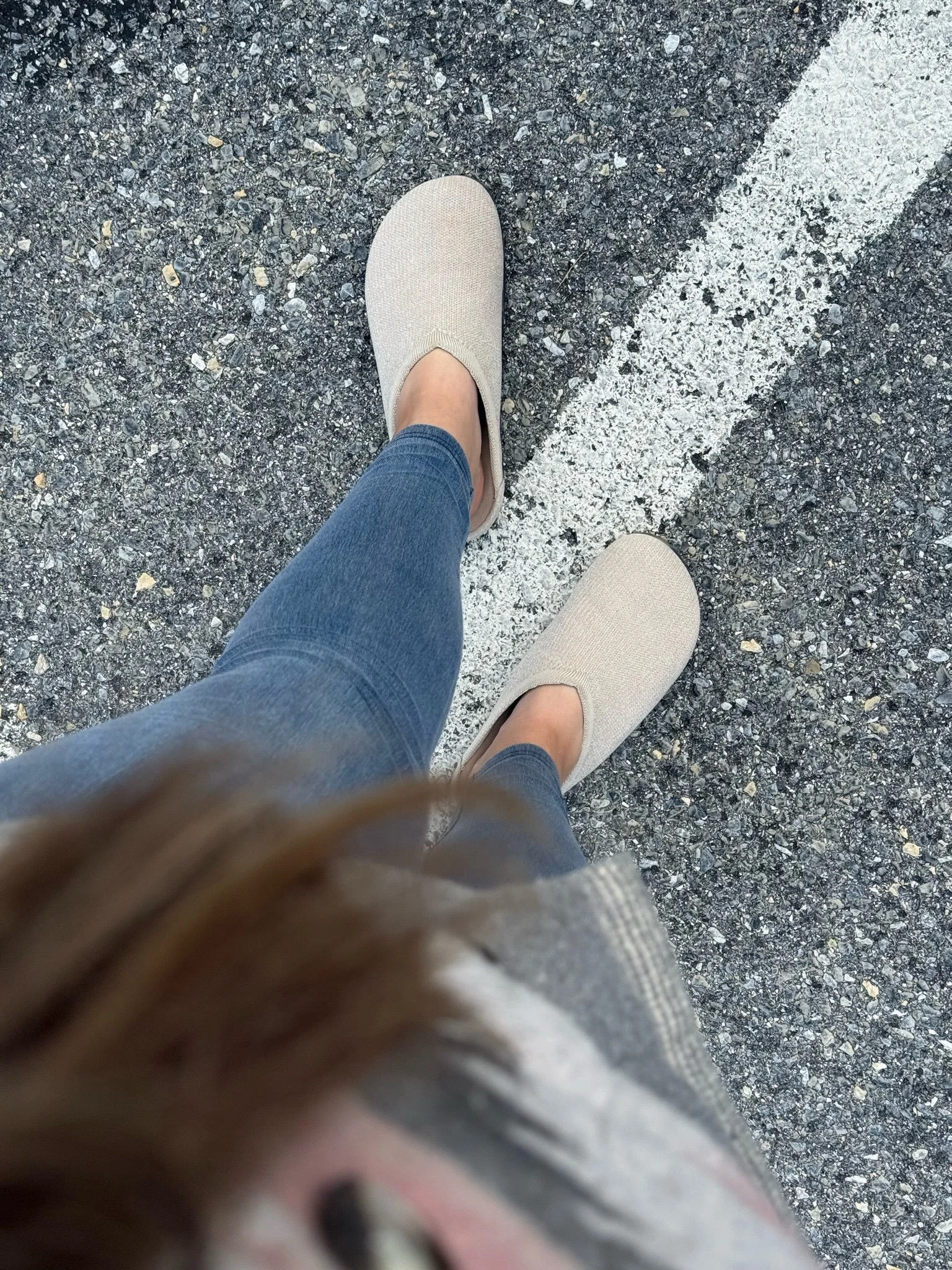 Waiting in the preschool pickup line in my Project Cloud Dove Knit clogs&mdash;cozy, cute, and perfect with jeggings. ☁️👟 

They are no longer listed on Amazon, but you can still shop these VIRAL clogs on my LTK. Look just like the Rothy&rsquo;s ver