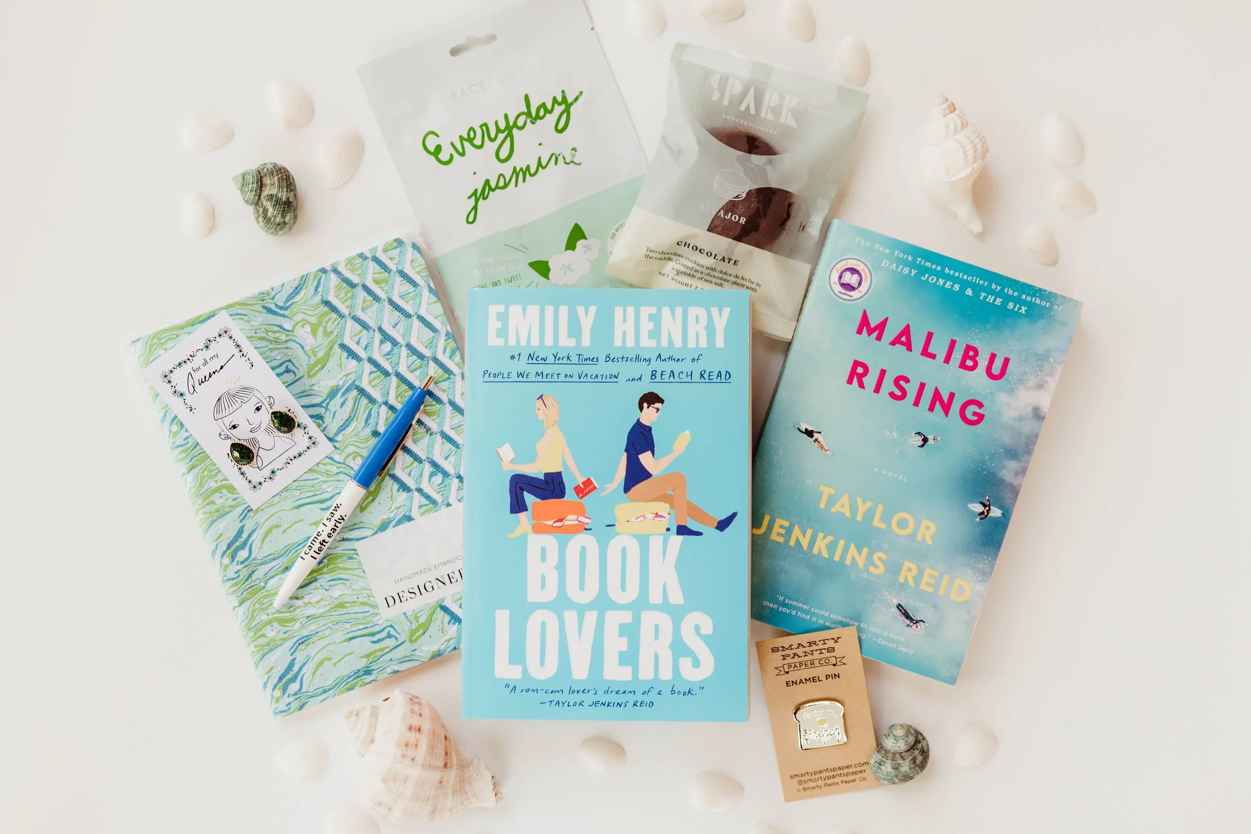 50+ Best Gift Ideas for Book Lovers | Unique & Thoughtful Gifts for ...