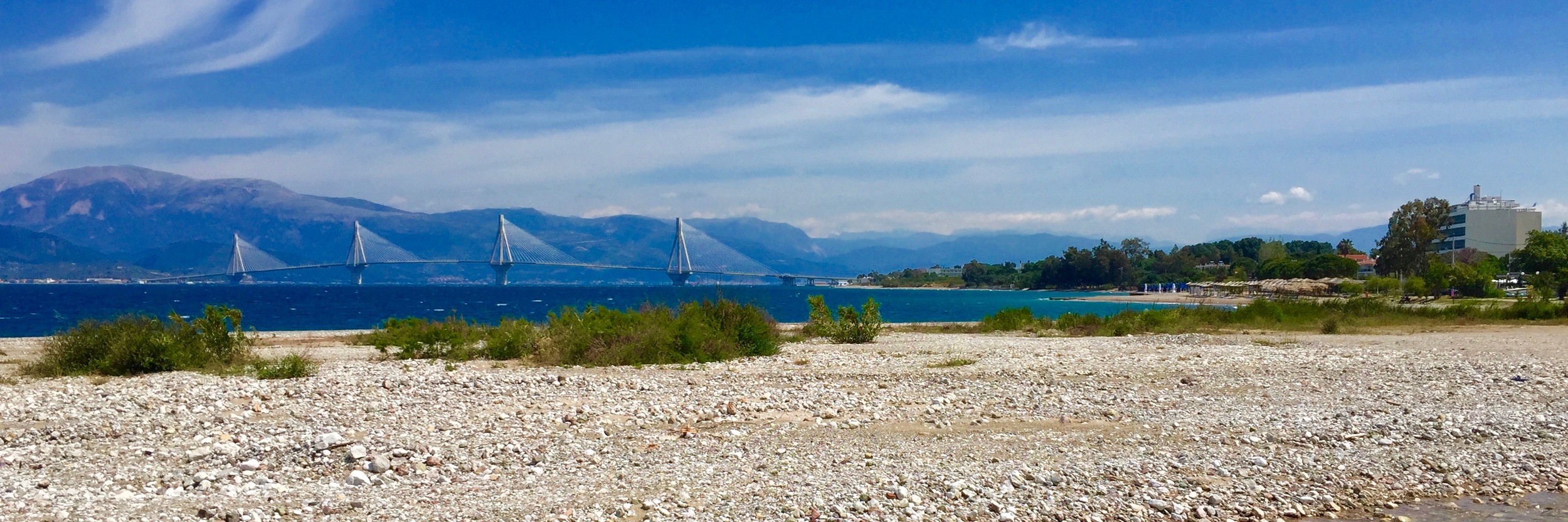 Die Brücke von Patras verbindet das Festland mit dem Peloponnes!