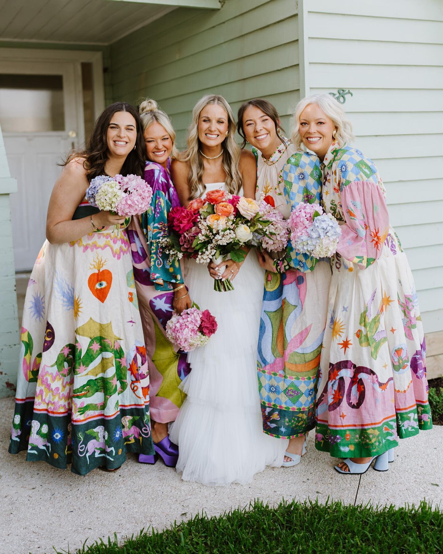 WHAT A COLOUR FEST 🌈🔥❤️ Alice &amp; Jack threw the most delightful Italian inspired soir&eacute;e at the majestic @farmviganoweddings last night and IM OBSESSED!!

@lnr_events_ 
@aschajolie 
@kyhastudios 
@alemais.official 
@djmcapples 
@mjbale 
@e