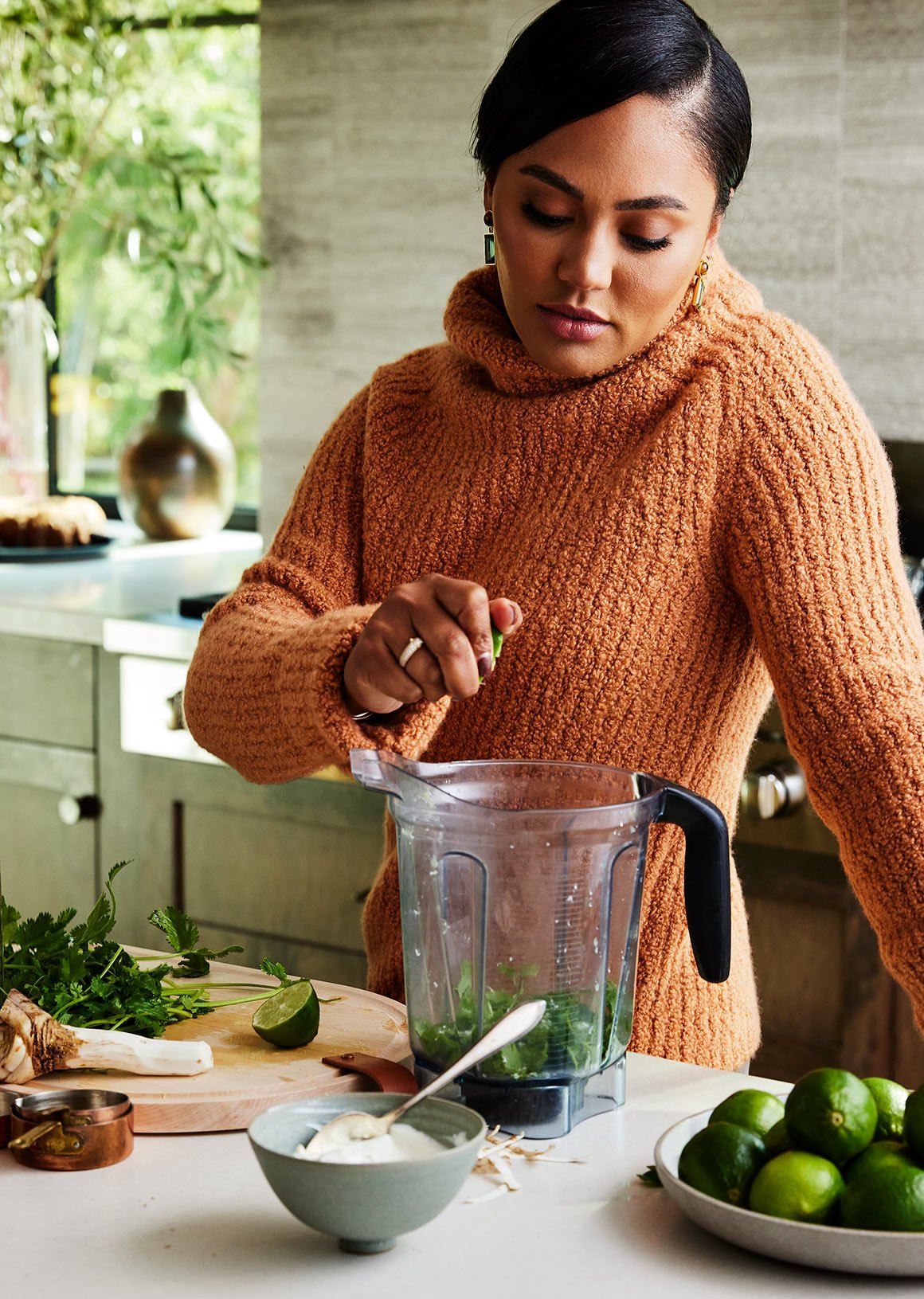 eva-kolenko-photograhy-photographer-food-celebrity-chef-ayesha-curry-cooking-kitchen-bon-appetit-magazine-recipes-holiday-entertaining-best-top-21131.jpg