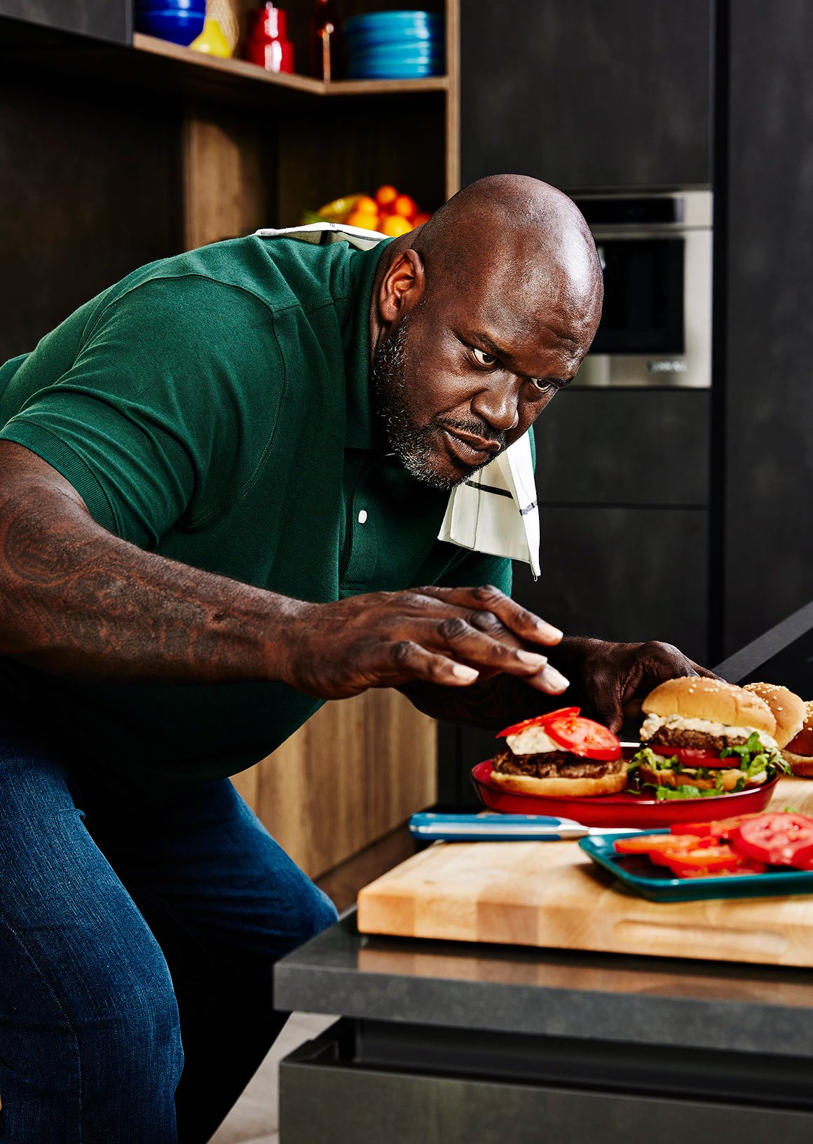 celebrity-food-Photographer-Shaq-cooking-burger.jpg