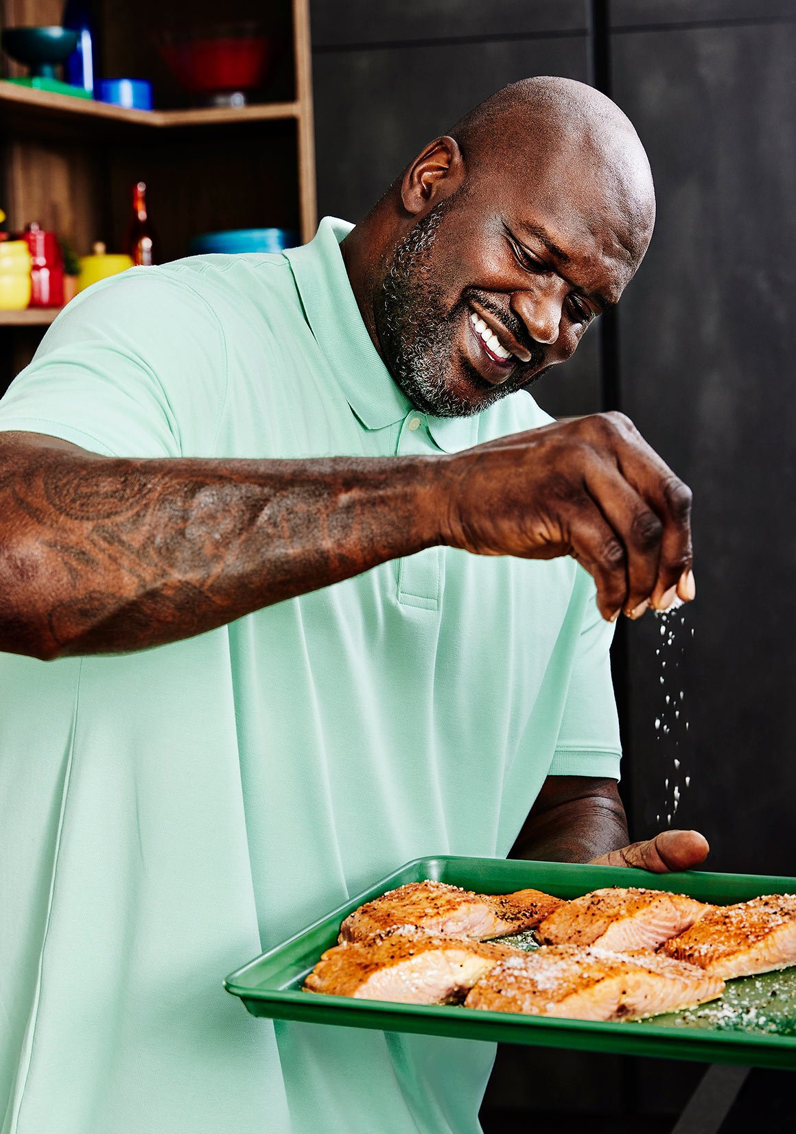 NBA-All-star_Shaquille-Oneal-cooking-Family-stlye-Salmon-recipe.jpg