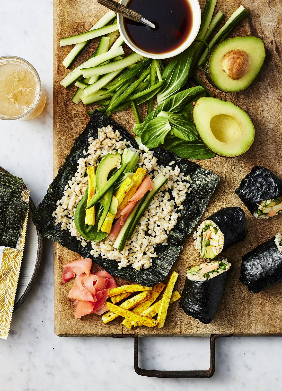 heathful-brown-rice-sushi-Roll-veggies-plant-based-seaweed-wrap-lunch-quick-recipe.jpg