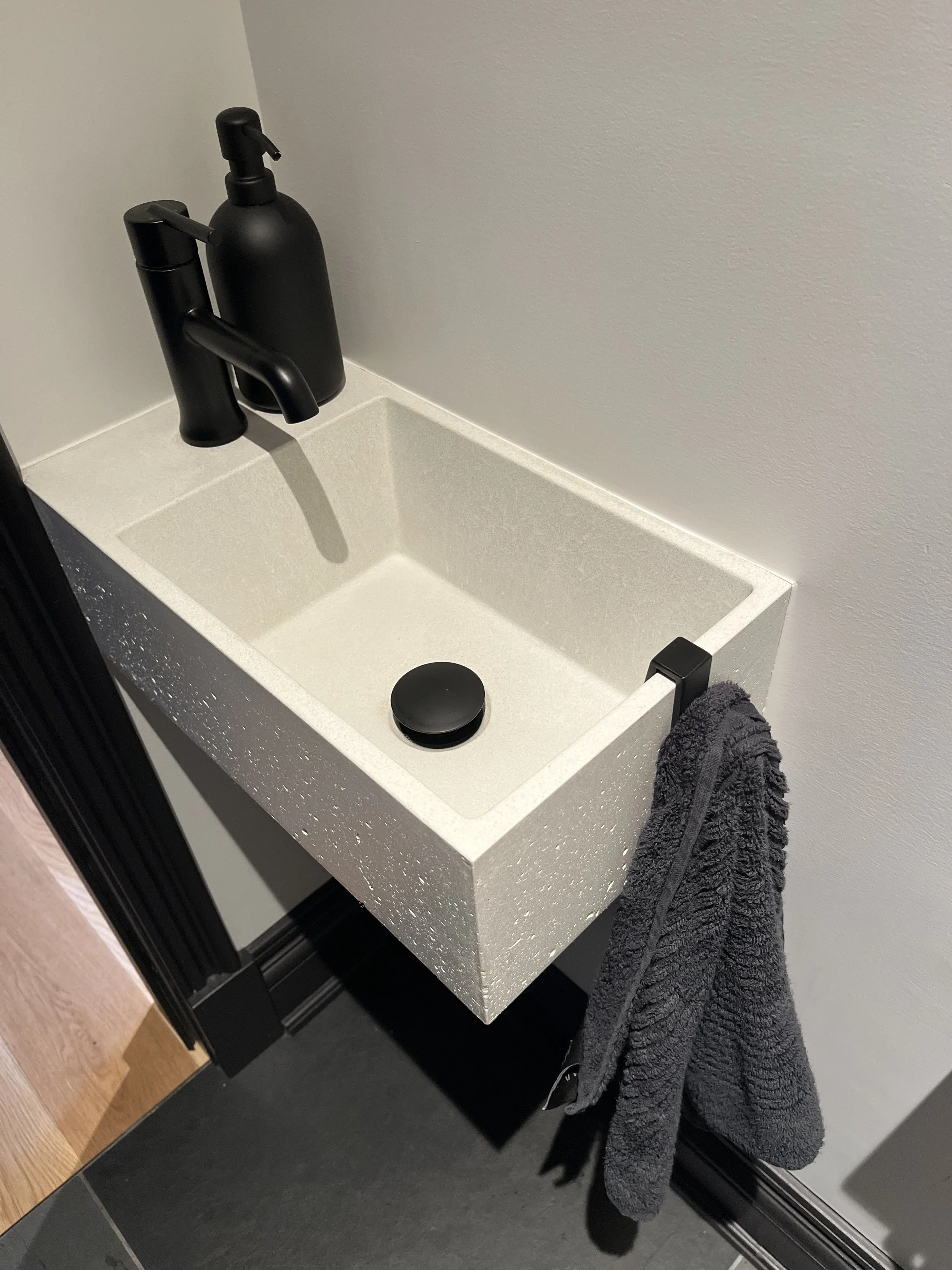 LAVABO PEBBLES_oyster white standard.JPG