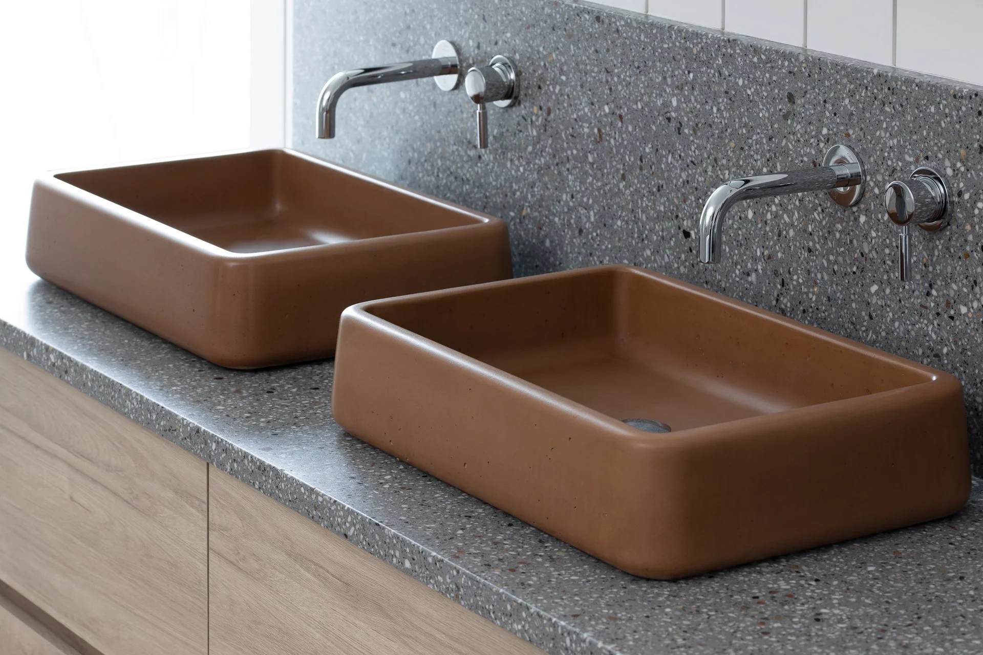 COMPTOIR ET DOSSERET + LAVABO SAND_portland terrazzo custom et jackson standard_2.jpg