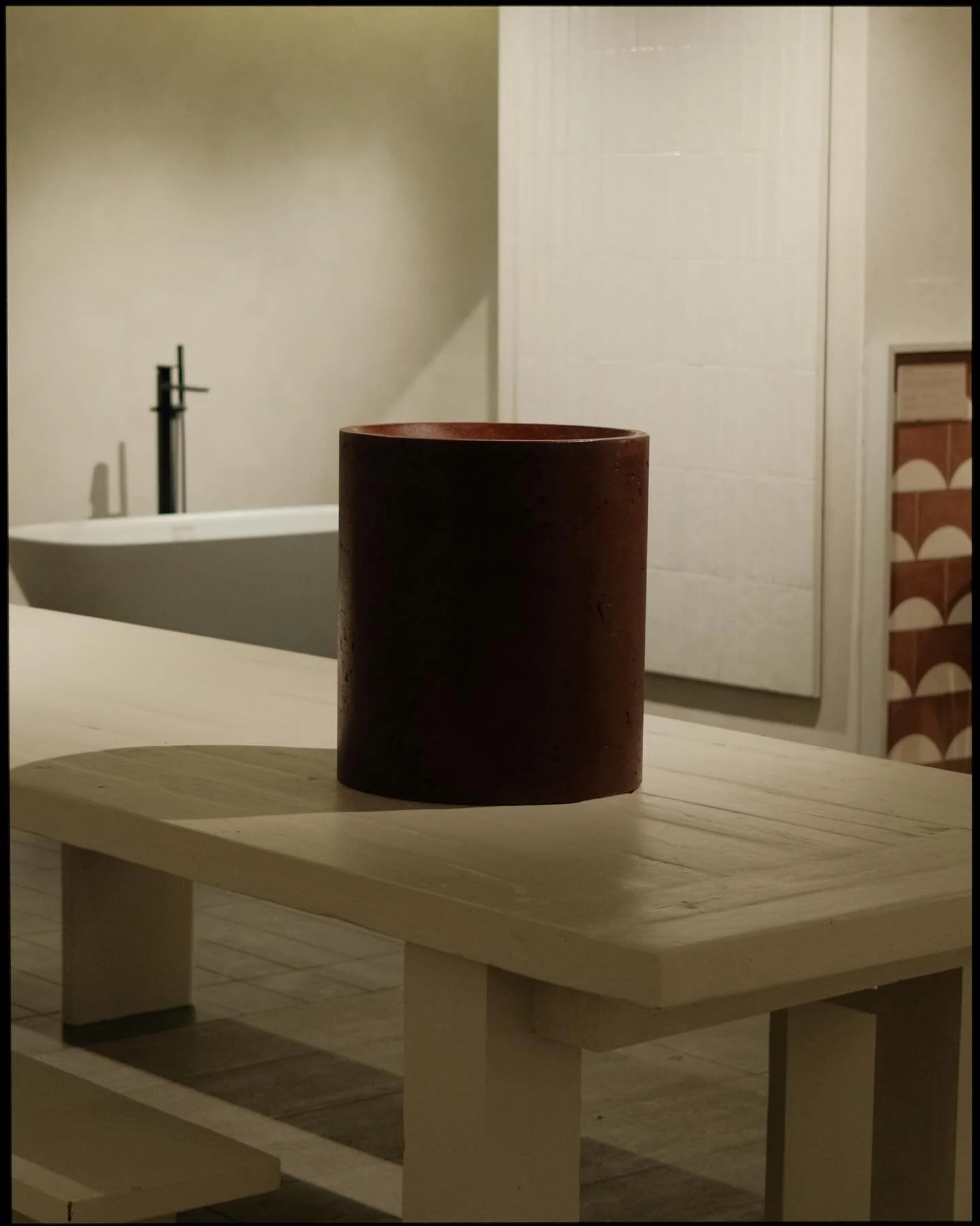 Catalina - Maroon Antique

Comme une pi&egrave;ce sculpturale.
Une teinte qui s&rsquo;impose.
Profonde. Captivante.

&mdash;

Like a sculptural piece.
Statement shade.
Deep. Bold. 

📸 @alyssongallant 
📍 @ramacierisoligo

#betonjohnstone #everything