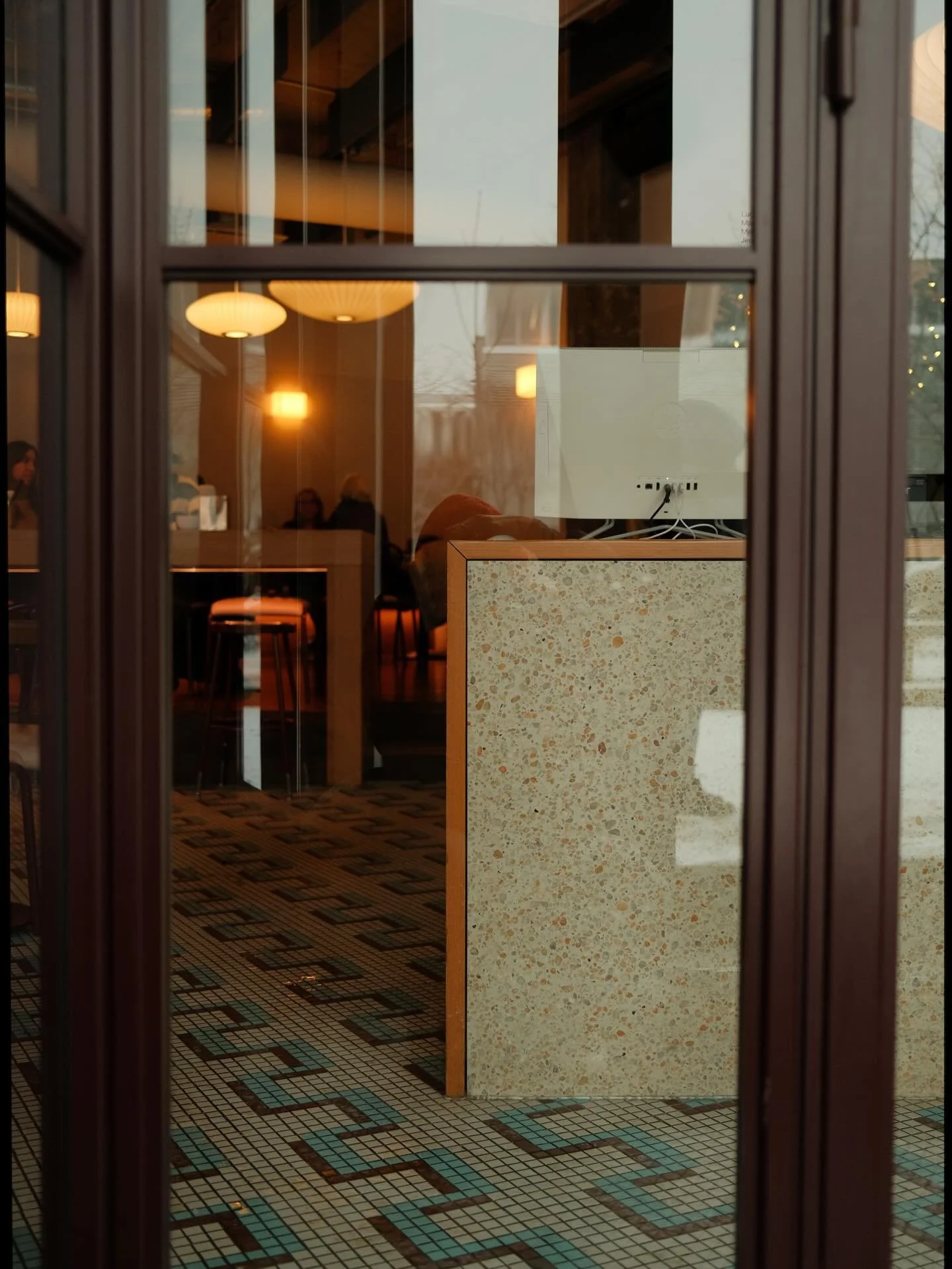 Chez @leredtiger, aux Shops Angus, tout est savoureux: de l&rsquo;ambiance imagin&eacute;e par @menarddworkind aux plats aux saveurs vietnamiennes.

Notre panneau de terrazzo participe &agrave; cette exp&eacute;rience et vous accueille dans cet unive