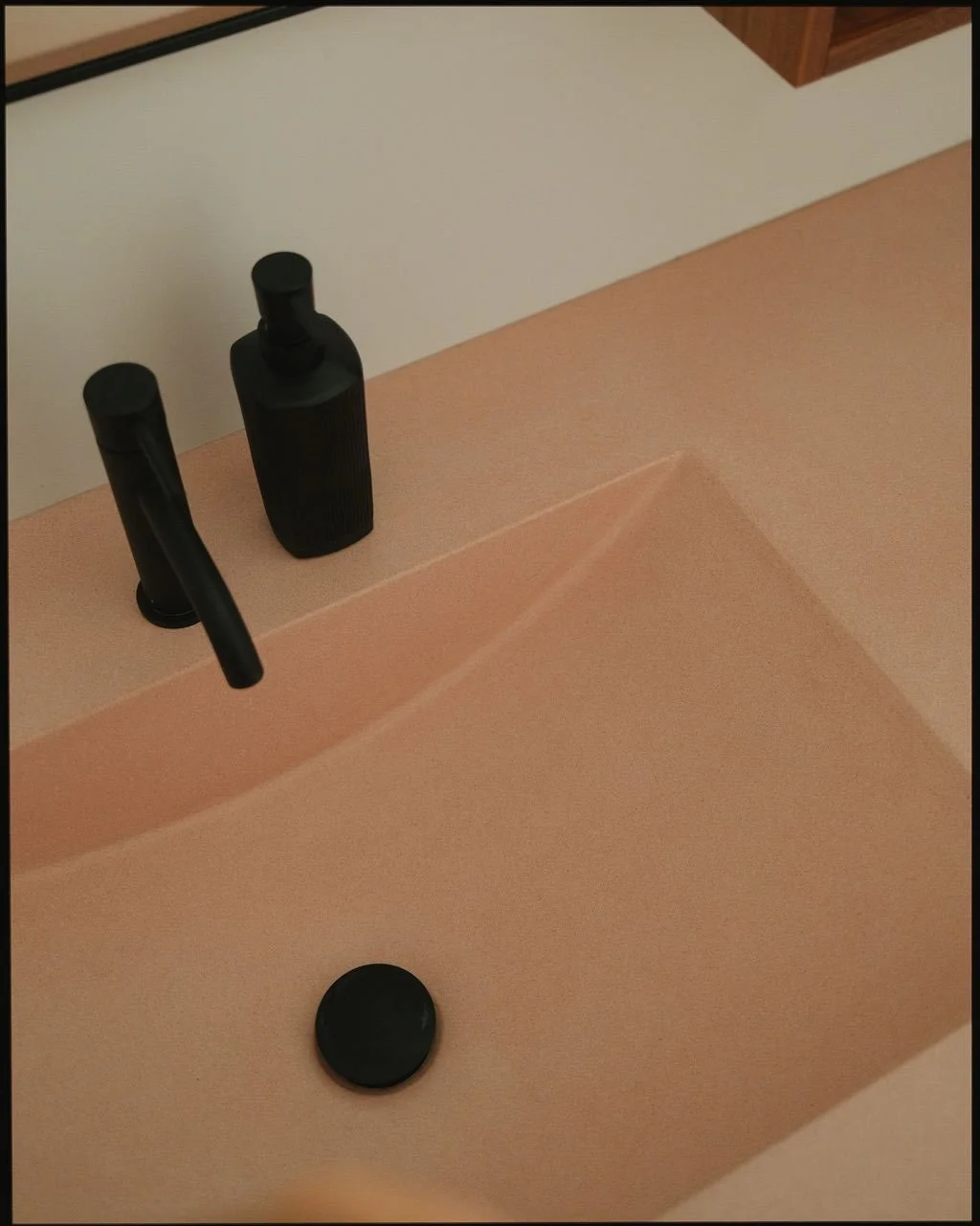 Comptoir avec cuves moul&eacute;es
Barrel 24 - double
Georgia Pink | Standard

Quand on ose le rose!

Merci &agrave; nos clients qui choisissent d&rsquo;habiller leurs espaces avec nos couleurs. C&rsquo;est doux, &ccedil;a fait sourire et &ccedil;a s