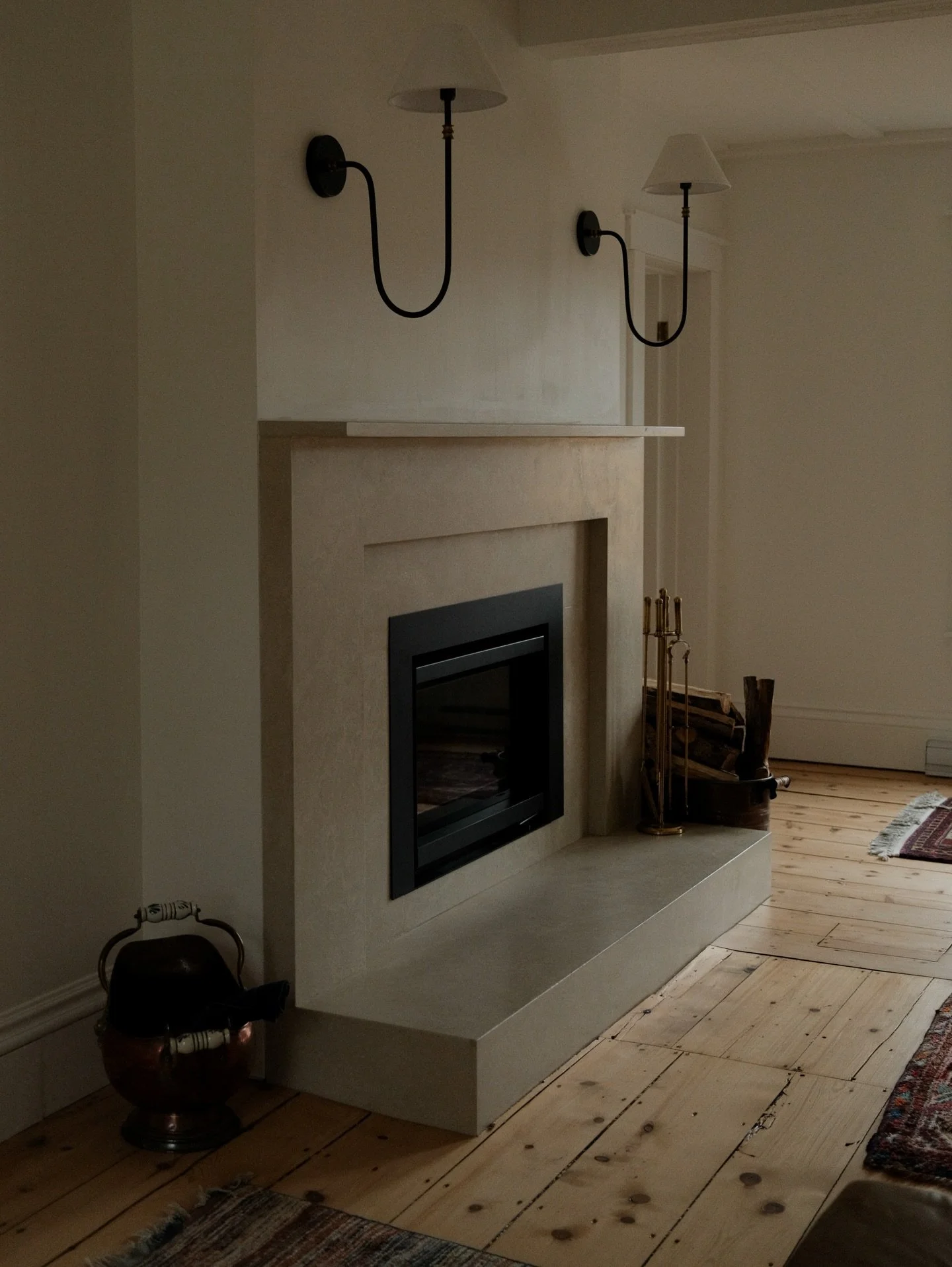 Morin | Beige antique&nbsp;

Quand la modernit&eacute; rencontre l&rsquo;ancestral pour cr&eacute;er un r&eacute;sultat chaleureux et parfaitement harmonieux.
Une mati&egrave;re vivante qui prend du caract&egrave;re avec le temps pour une ambiance qu
