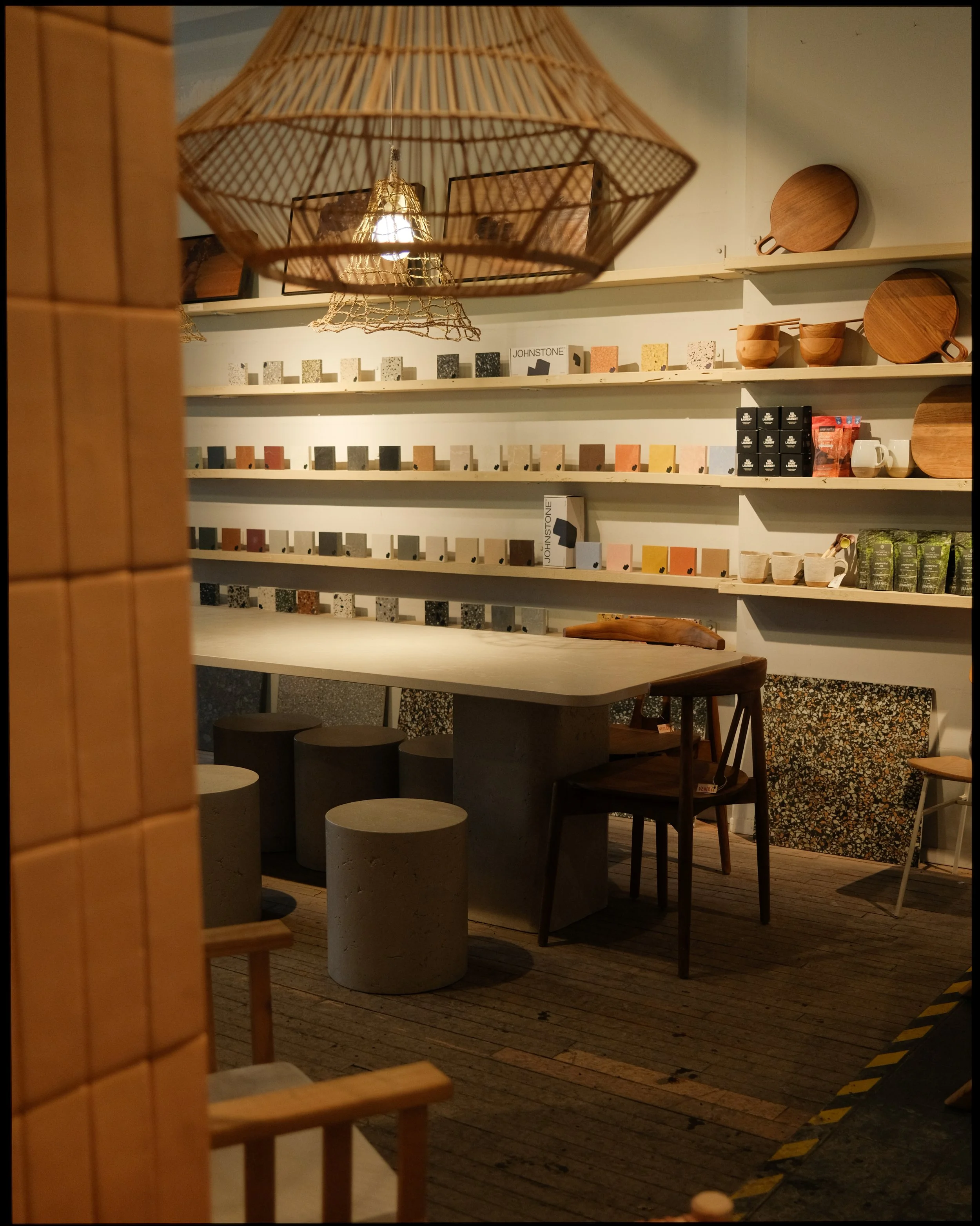 TABLESET_beigeantique.jpg