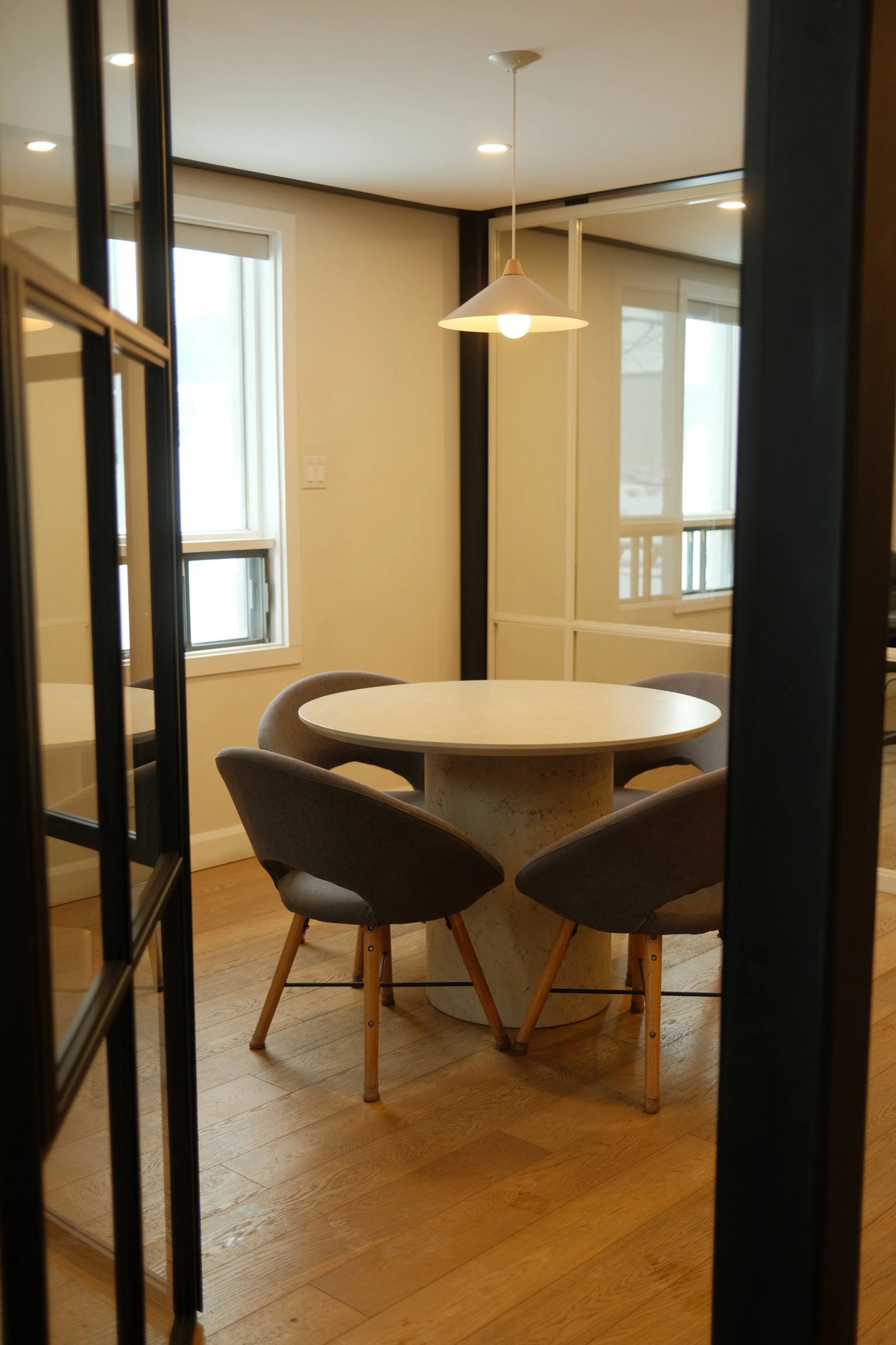 TABLE+SWELL_+beige+antique+1.jpg